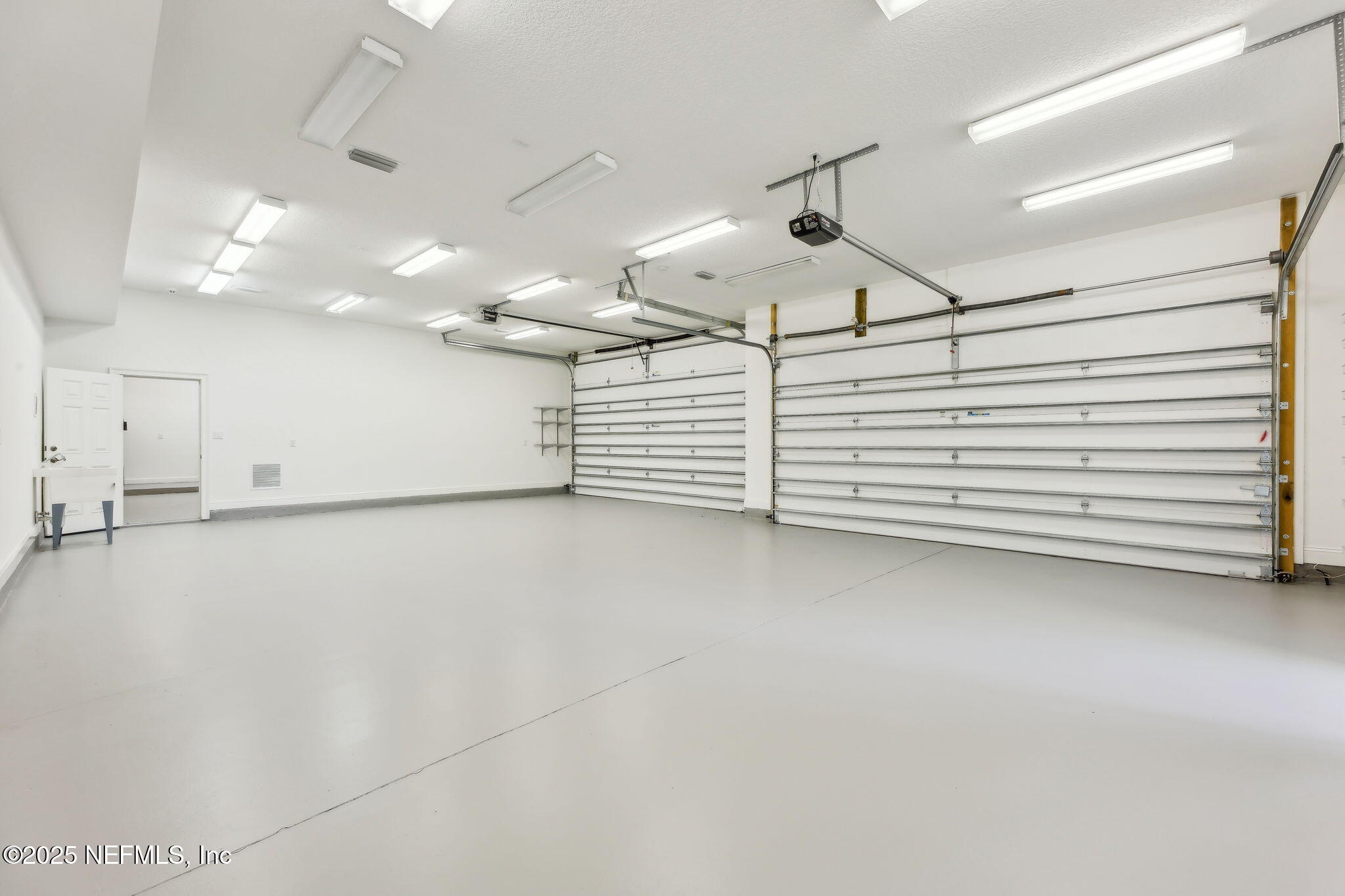 21 N ROSCOE Boulevard