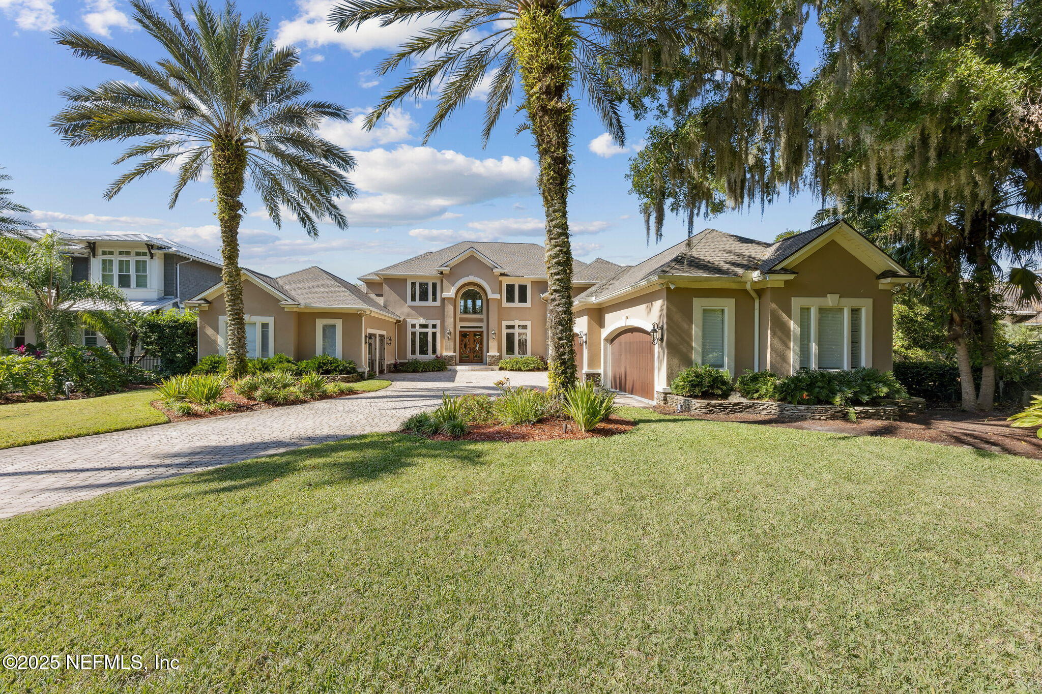 21 N ROSCOE Boulevard