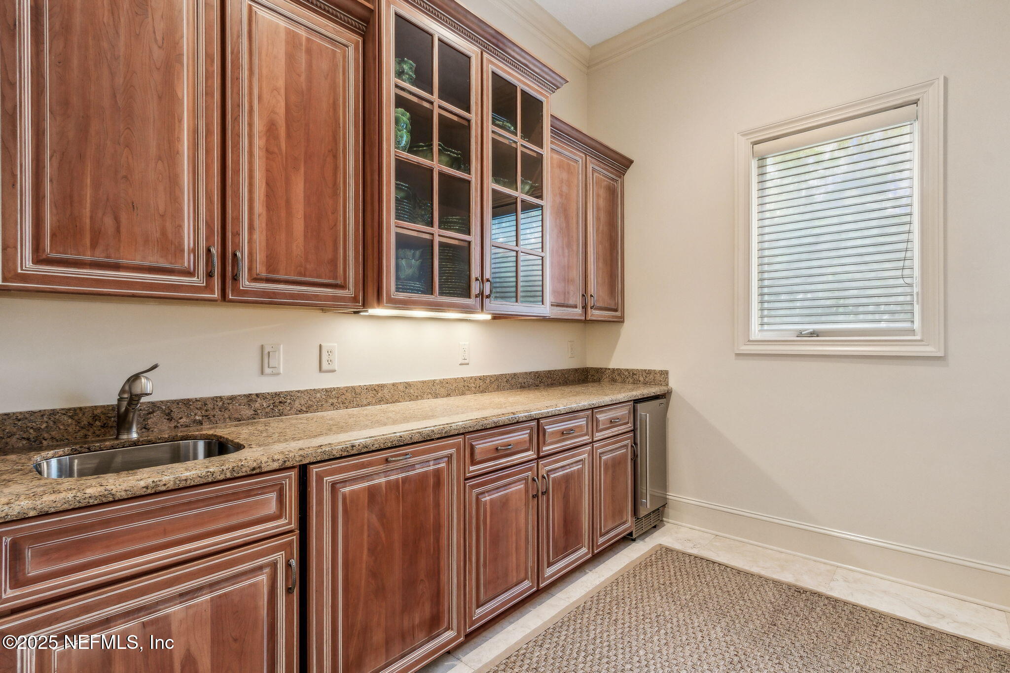 21 N ROSCOE Boulevard