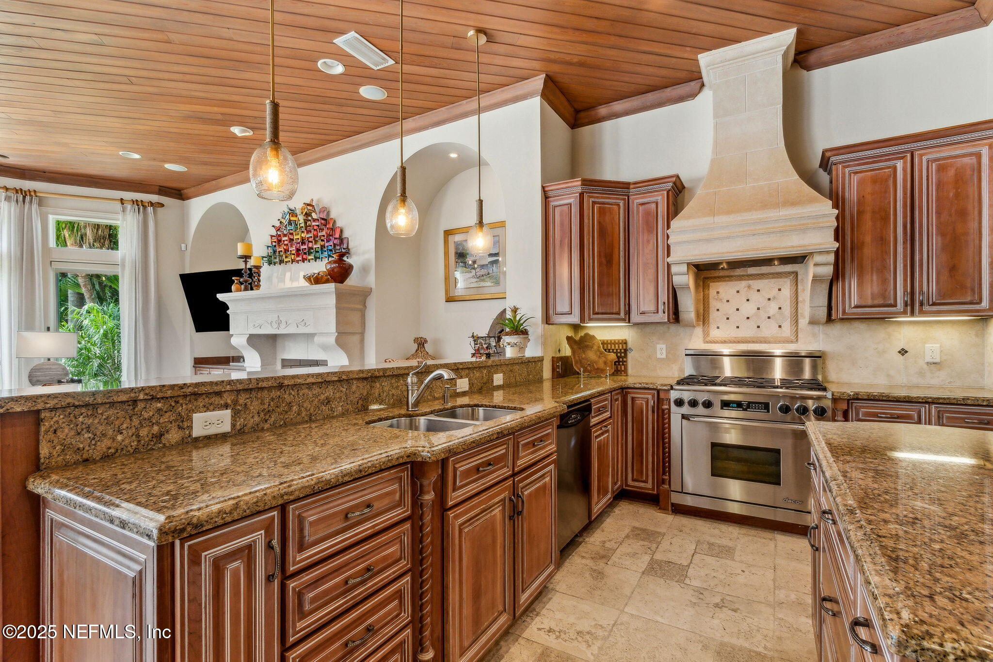 21 N ROSCOE Boulevard