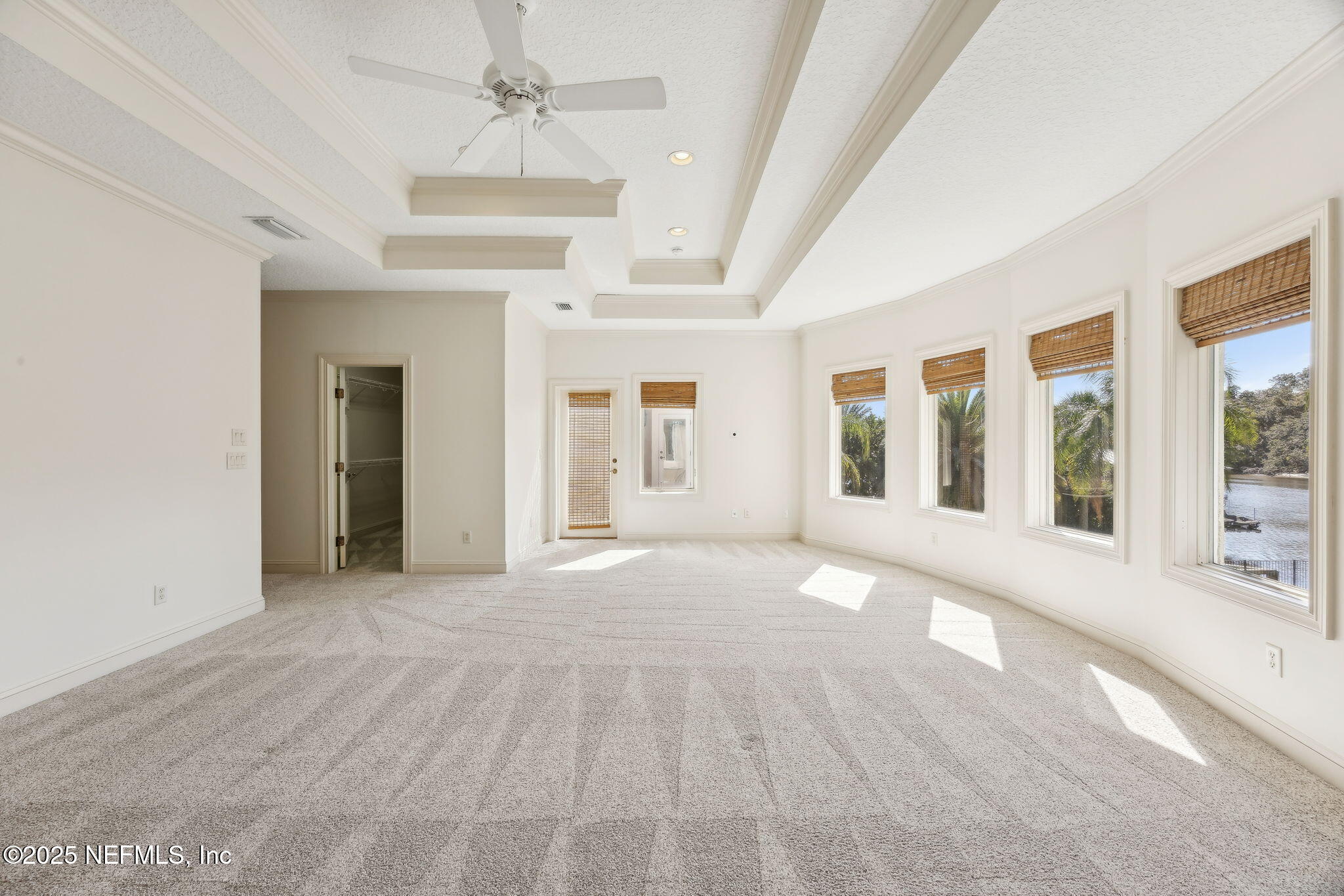 21 N ROSCOE Boulevard