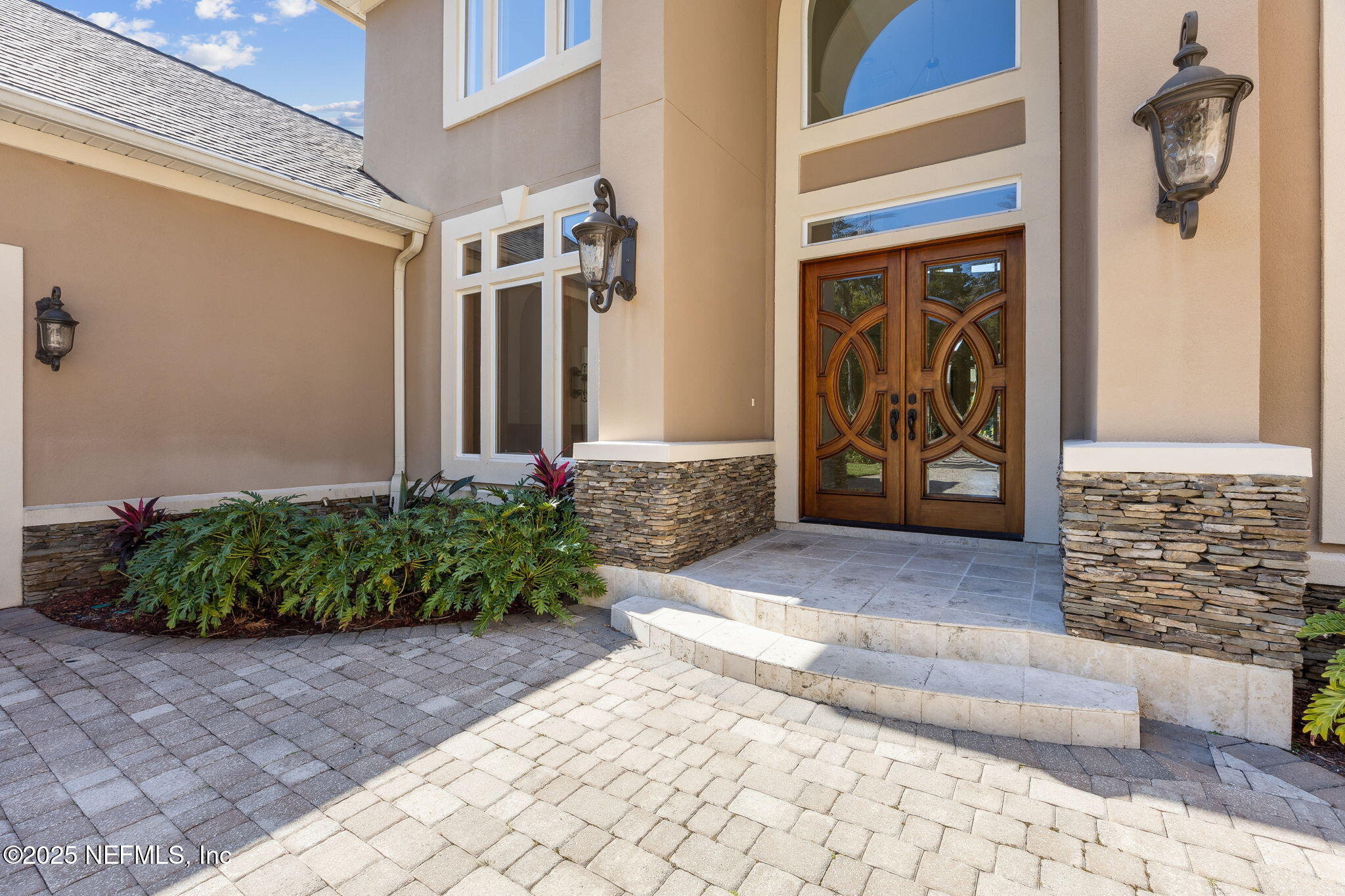 21 N ROSCOE Boulevard