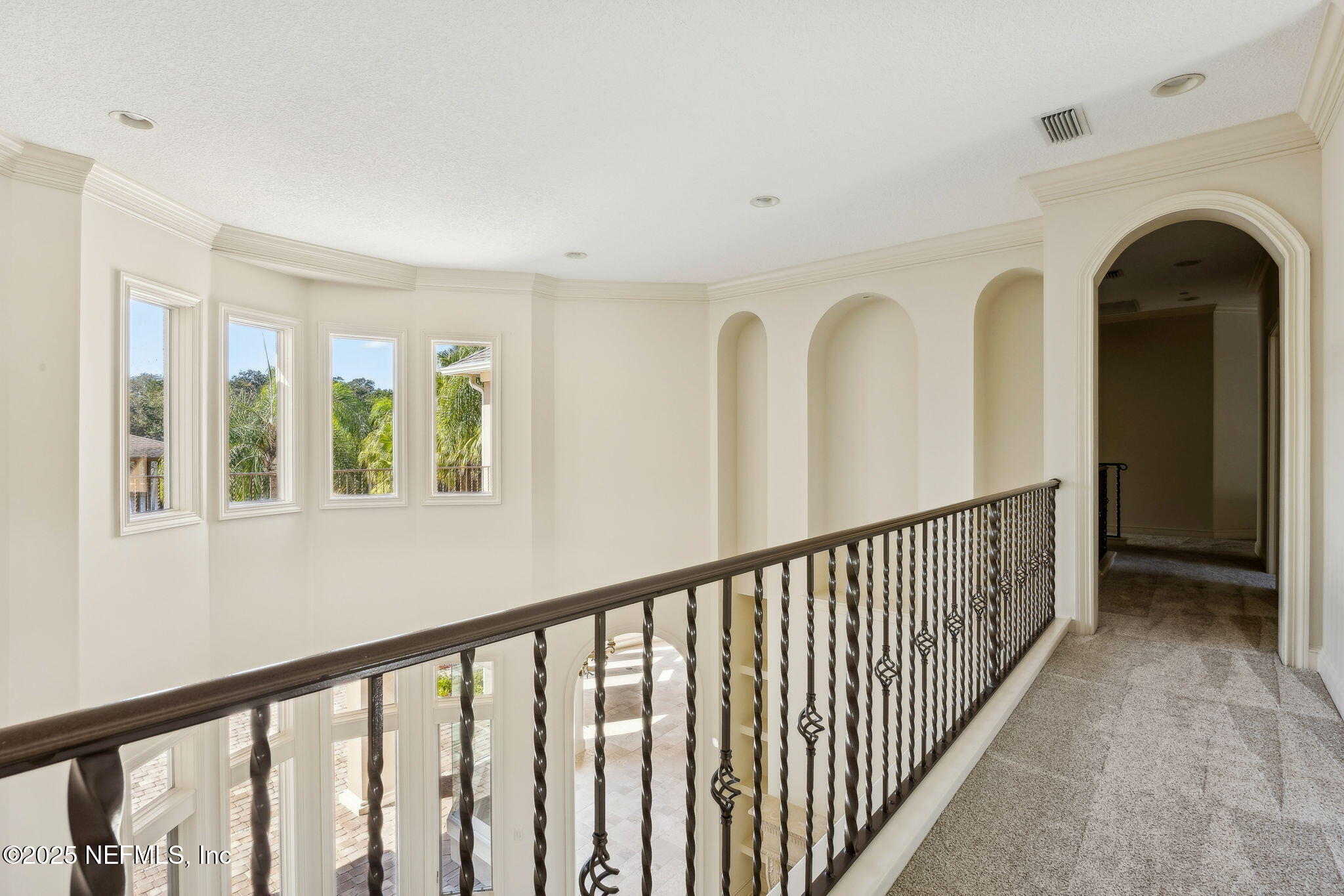 21 N ROSCOE Boulevard