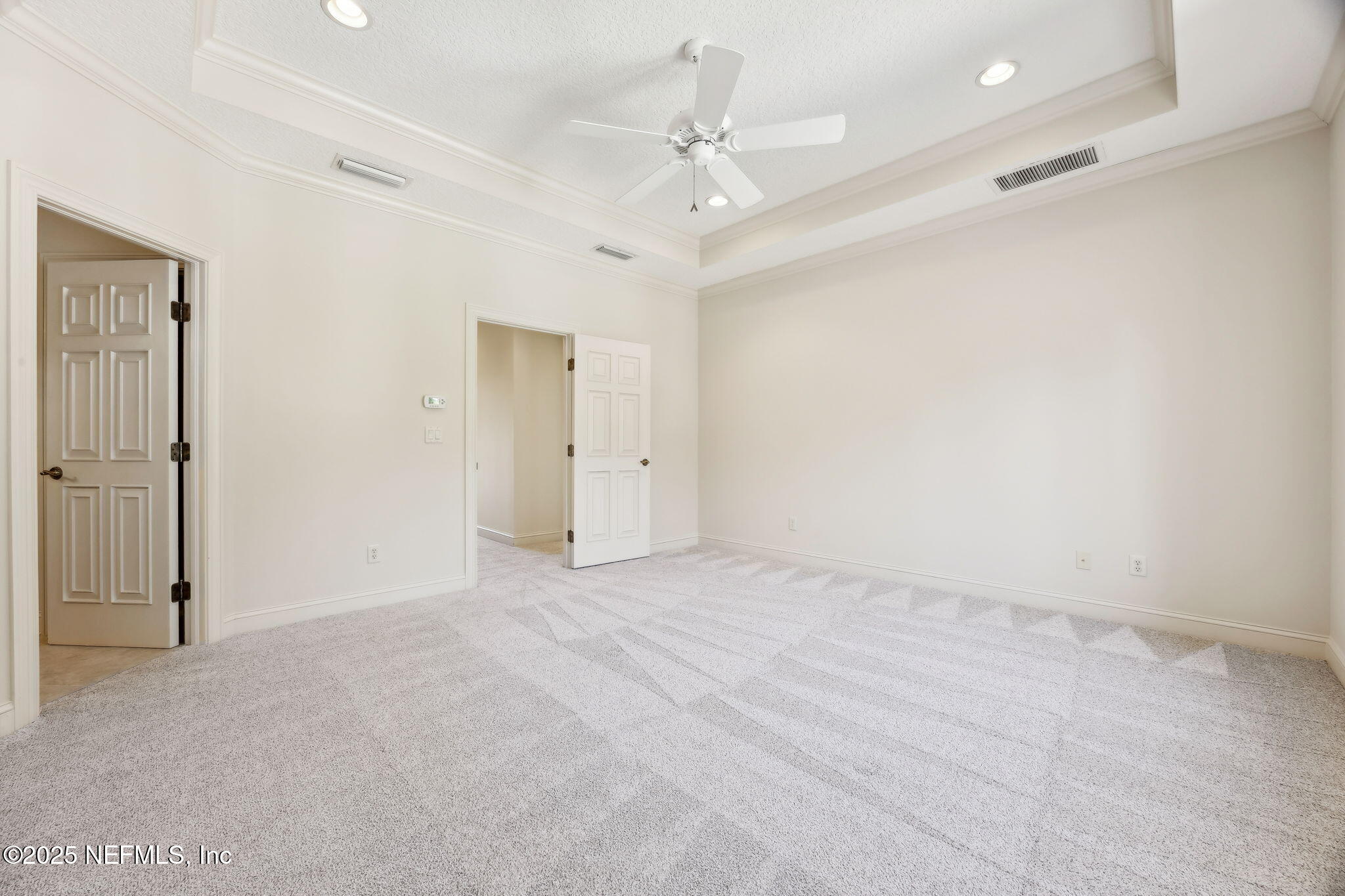 21 N ROSCOE Boulevard