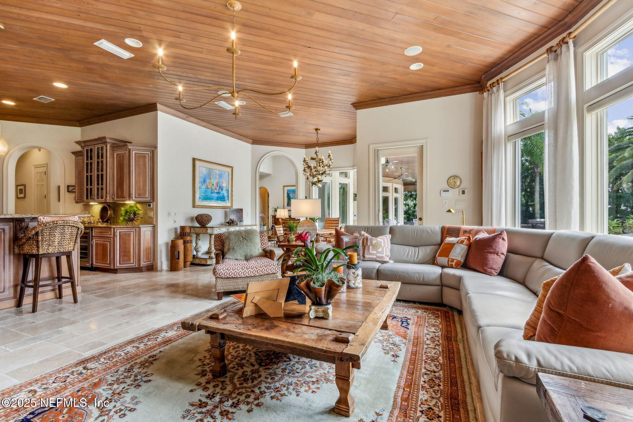 21 N ROSCOE Boulevard