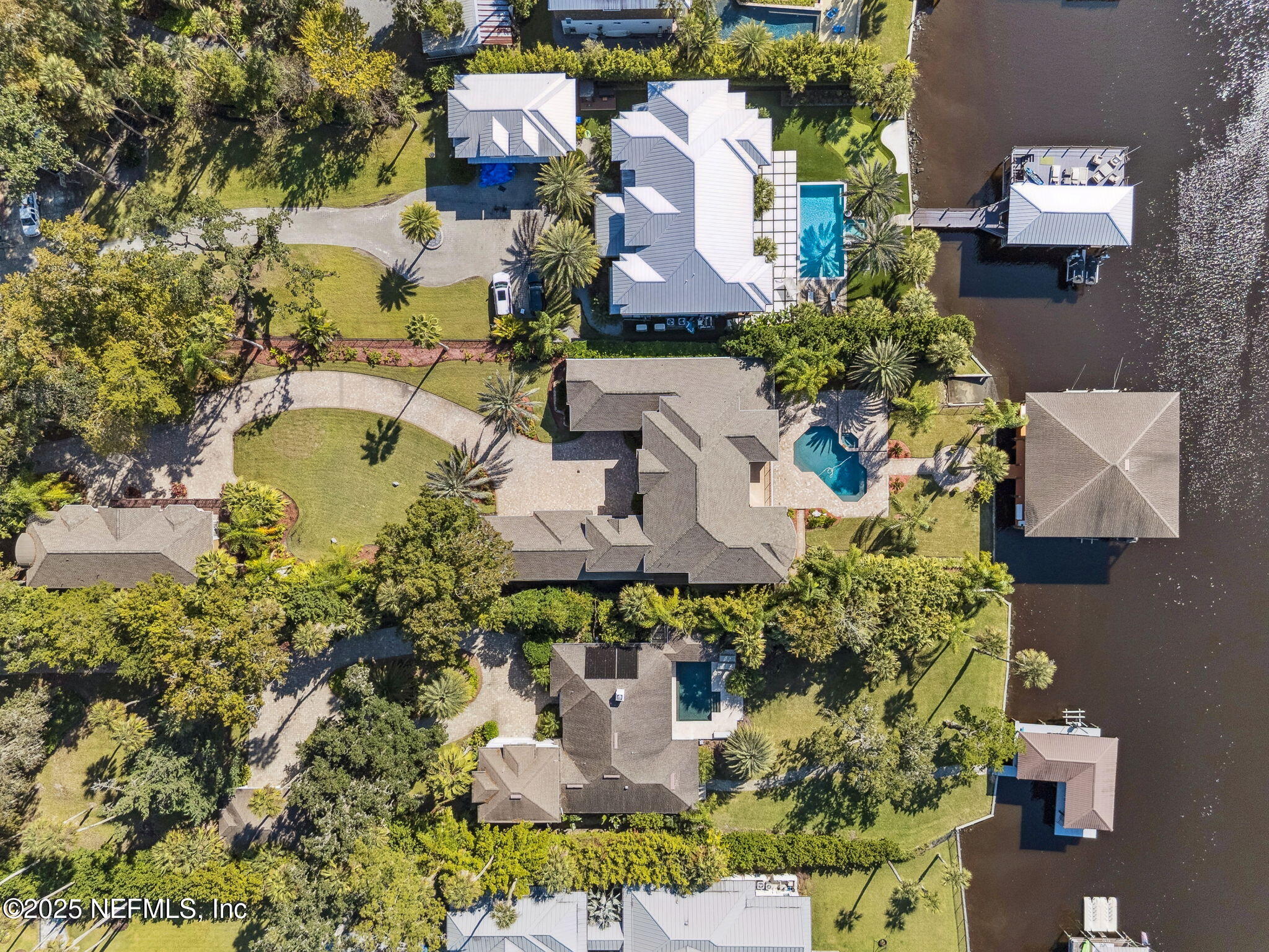 21 N ROSCOE Boulevard