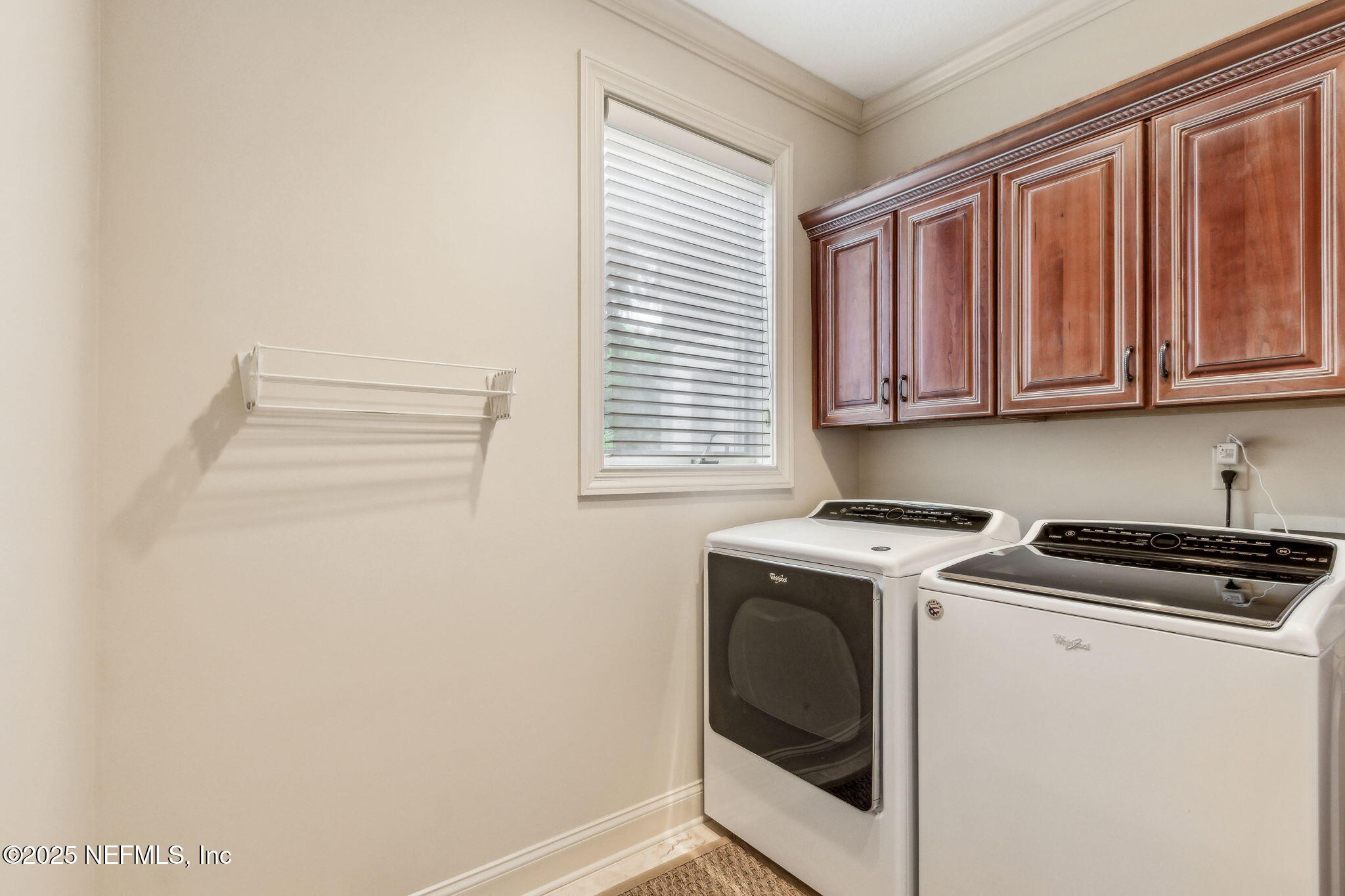 21 N ROSCOE Boulevard