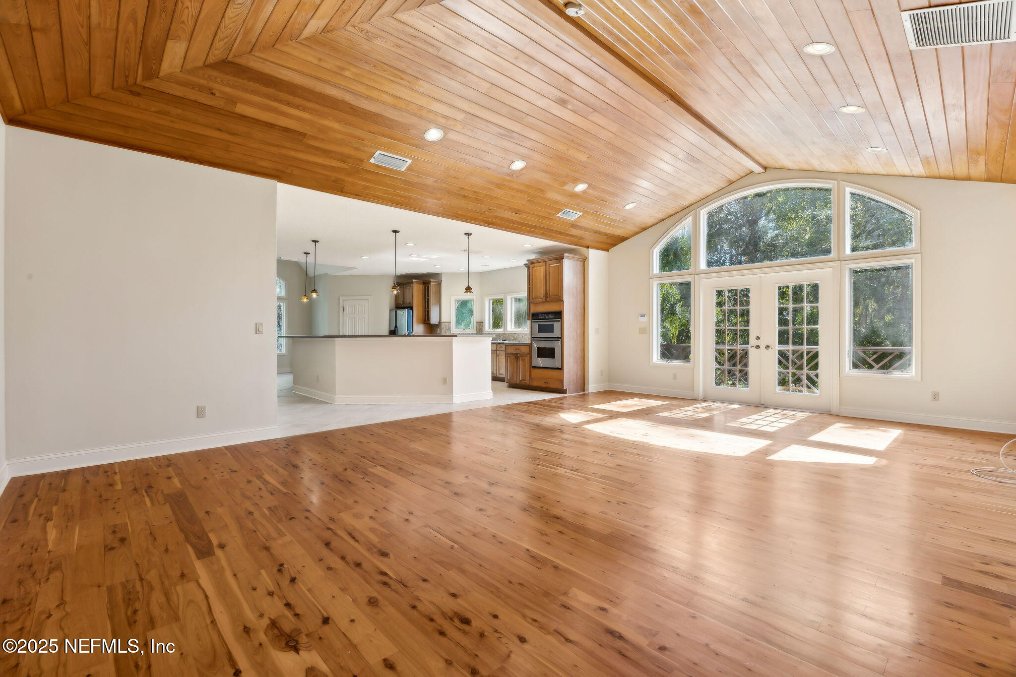 21 N ROSCOE Boulevard