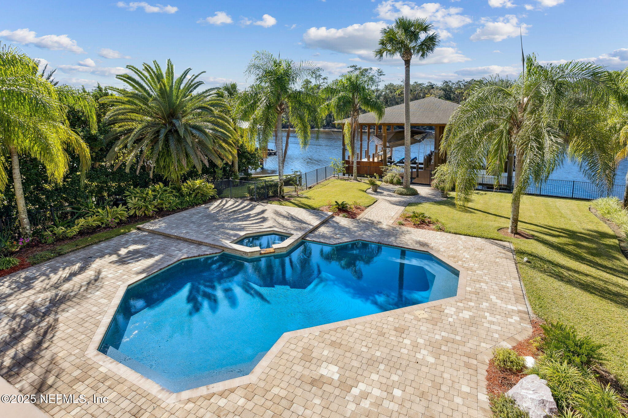 21 N ROSCOE Boulevard