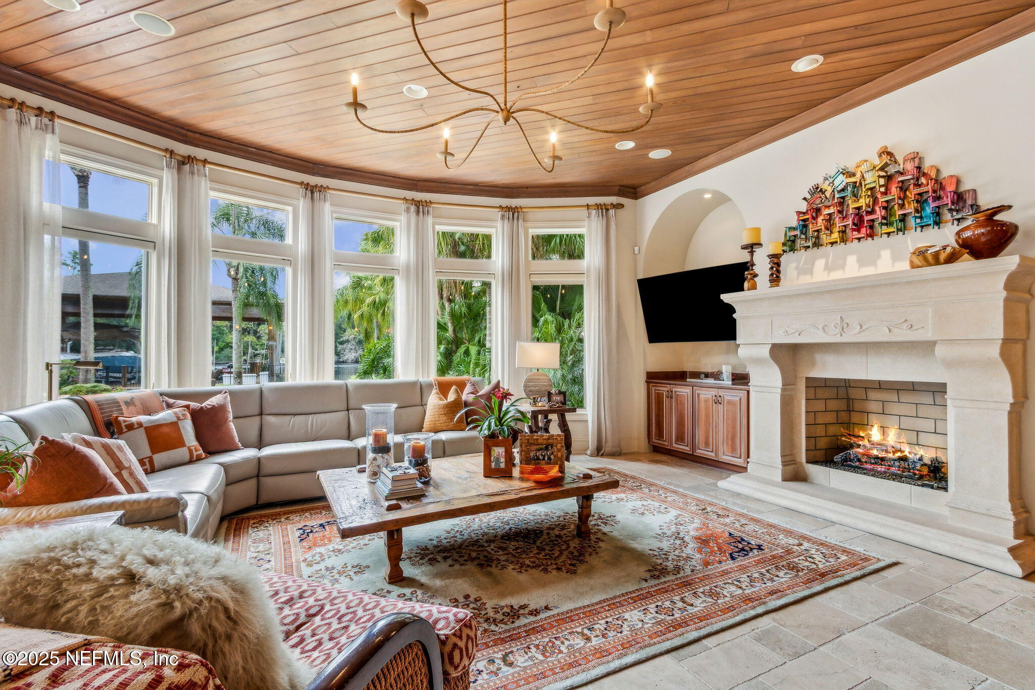 21 N ROSCOE Boulevard