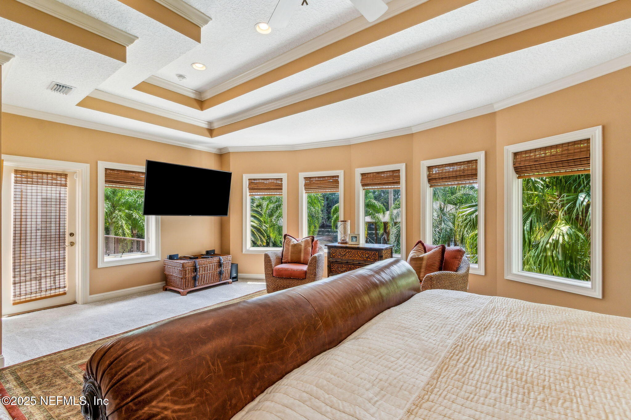 21 N ROSCOE Boulevard