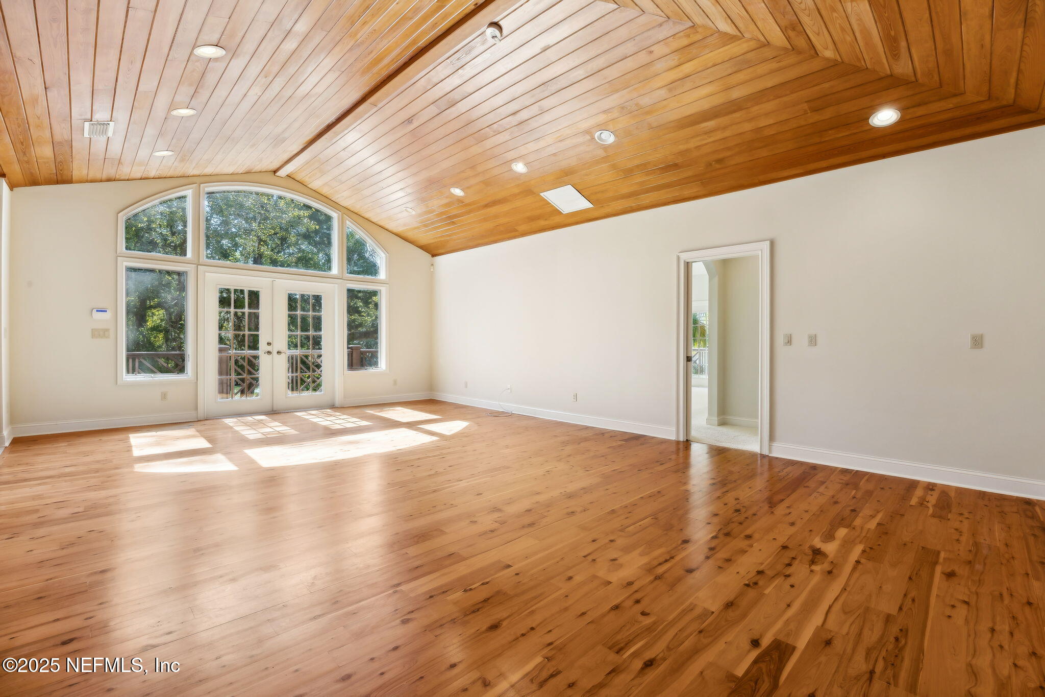 21 N ROSCOE Boulevard