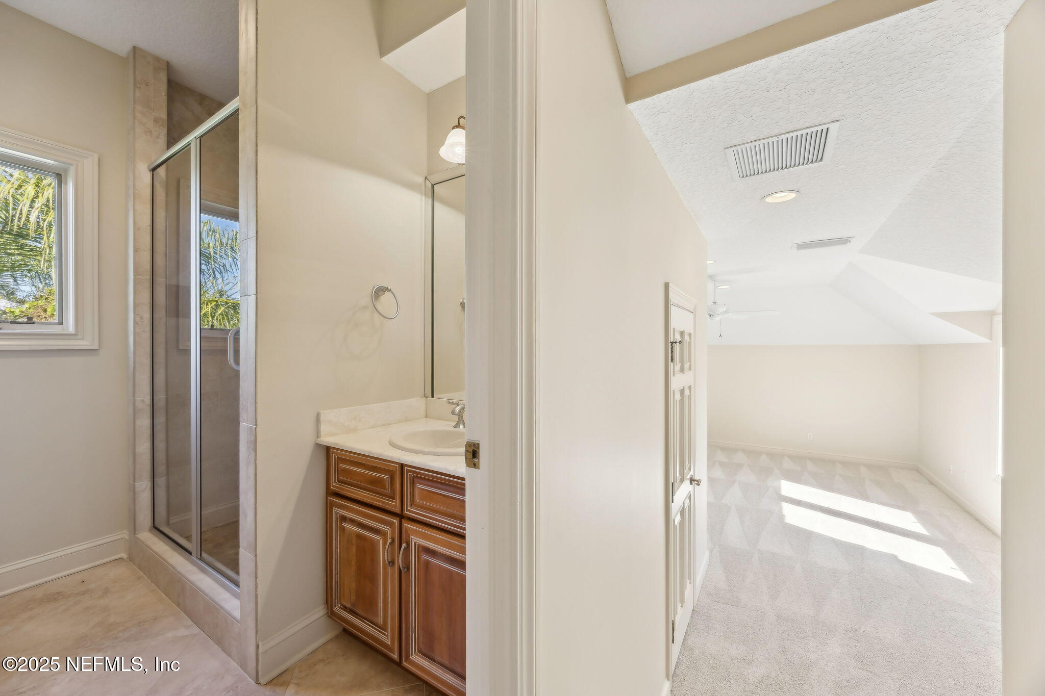 21 N ROSCOE Boulevard