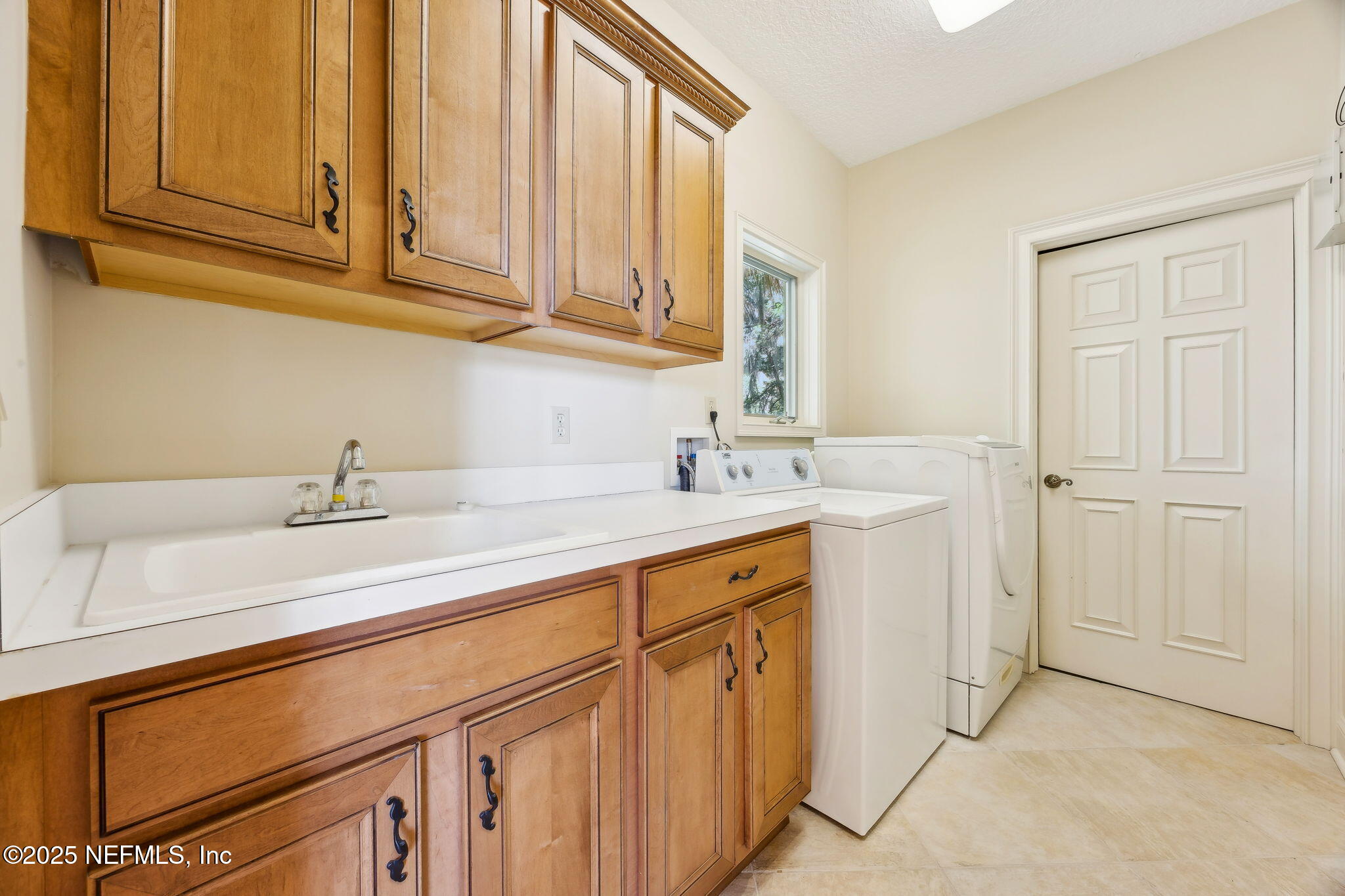 21 N ROSCOE Boulevard