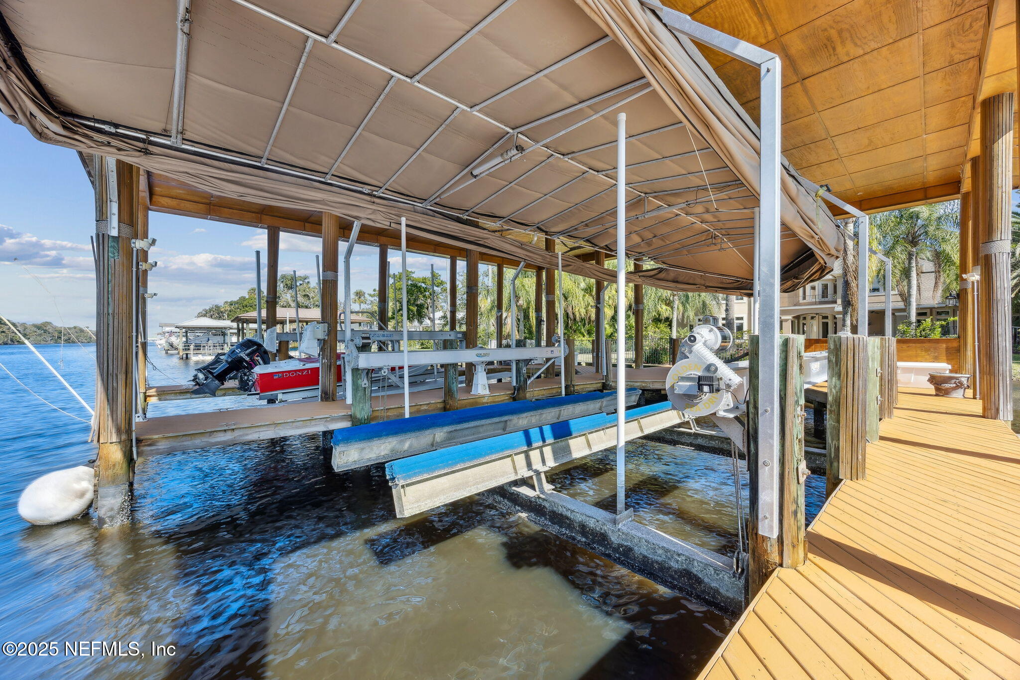 21 N ROSCOE Boulevard