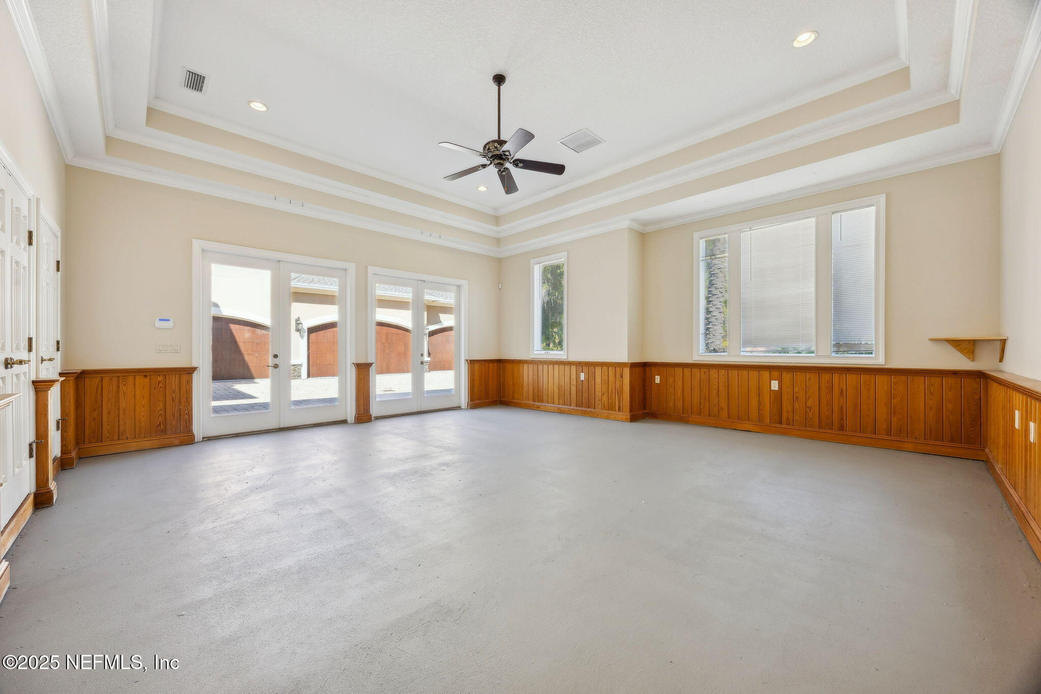 21 N ROSCOE Boulevard