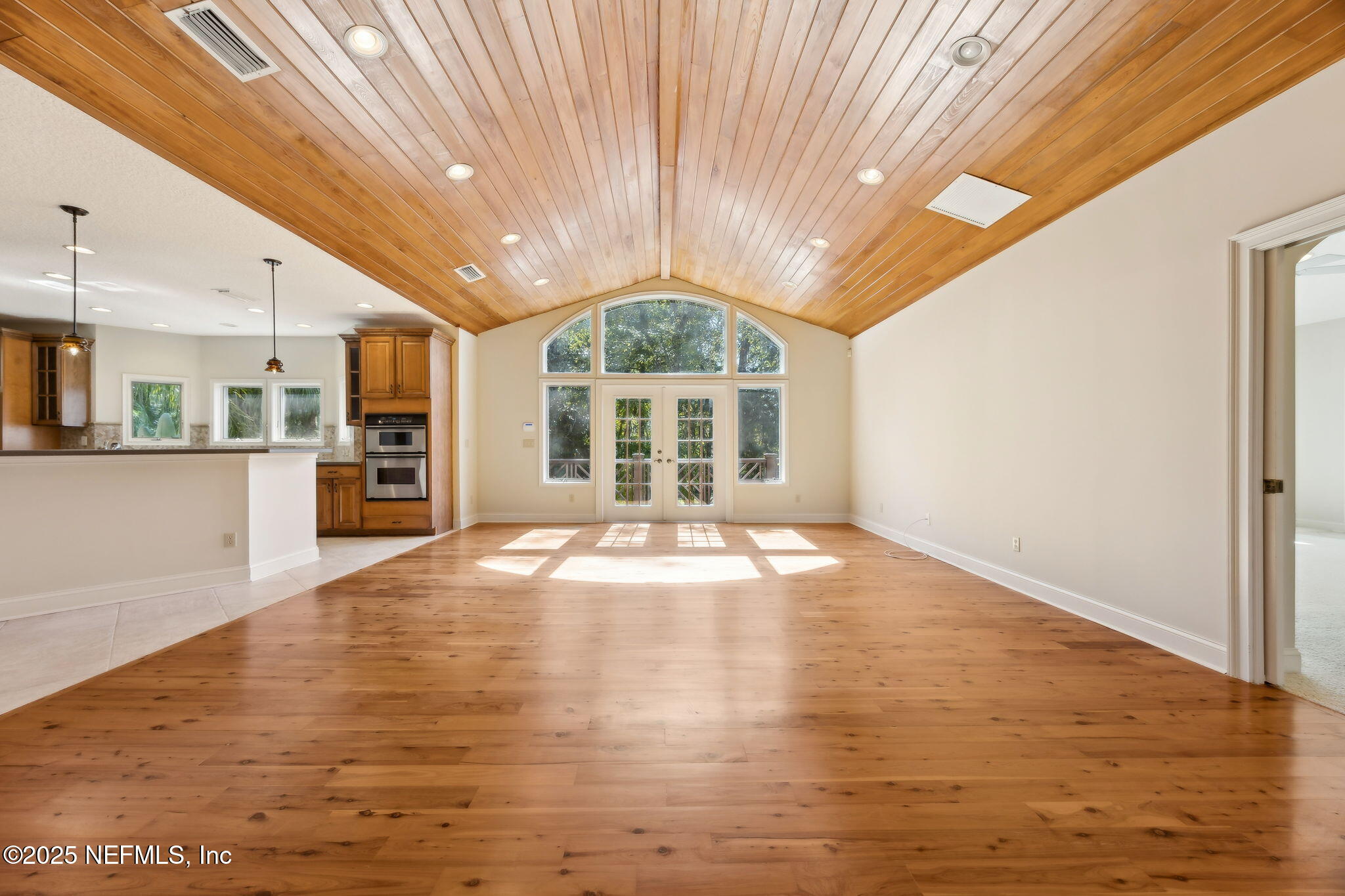 21 N ROSCOE Boulevard