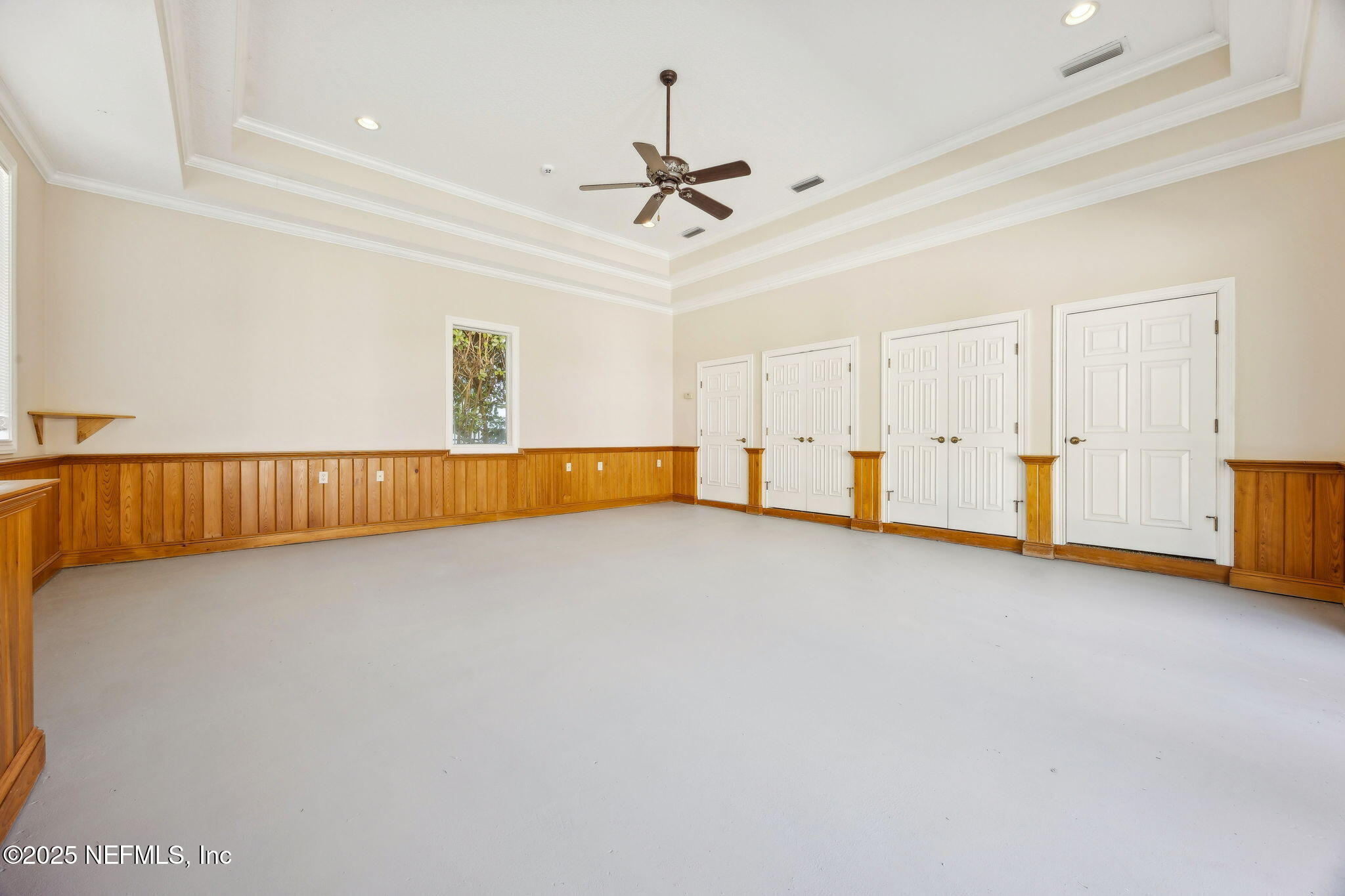 21 N ROSCOE Boulevard