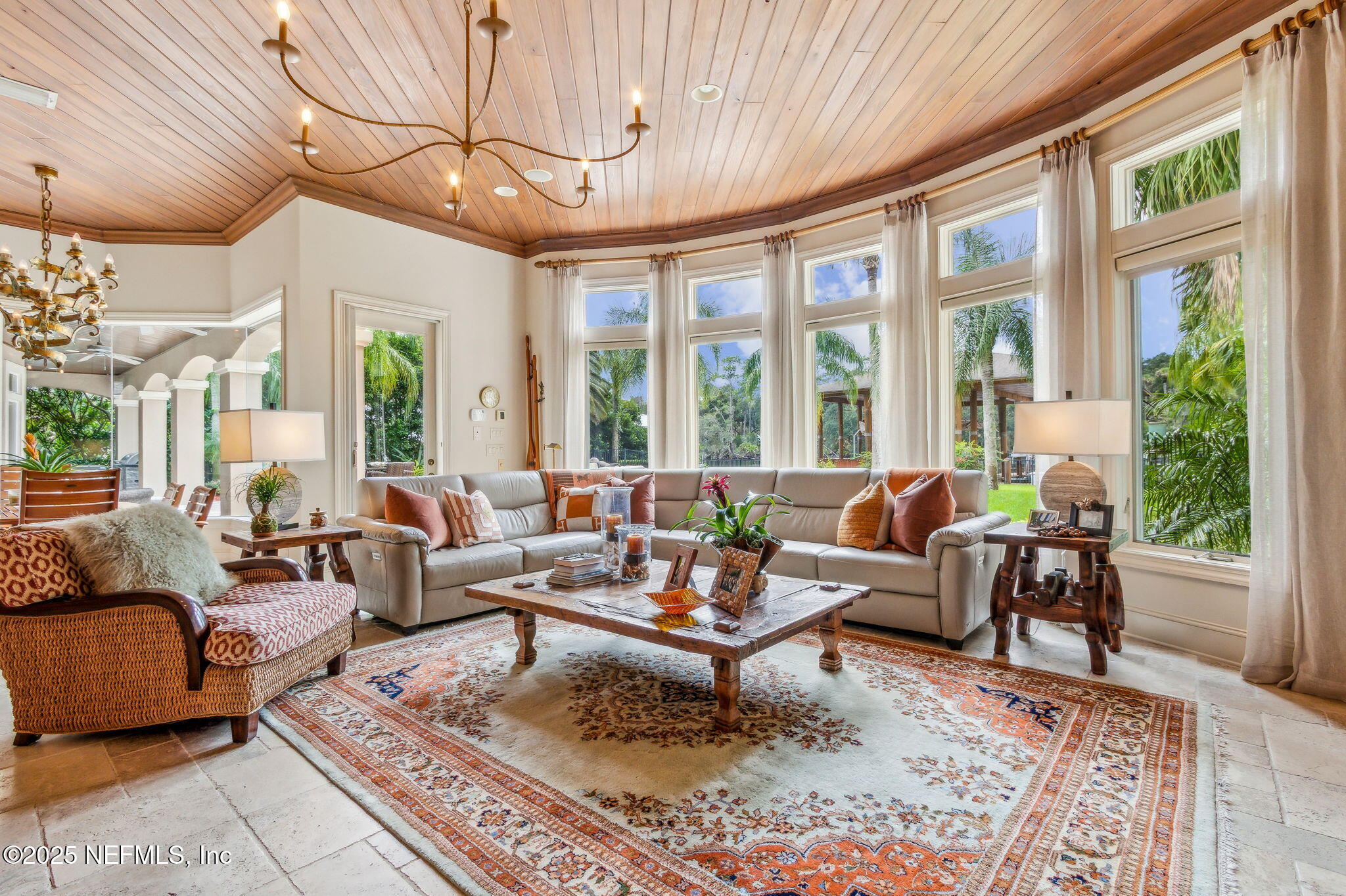 21 N ROSCOE Boulevard