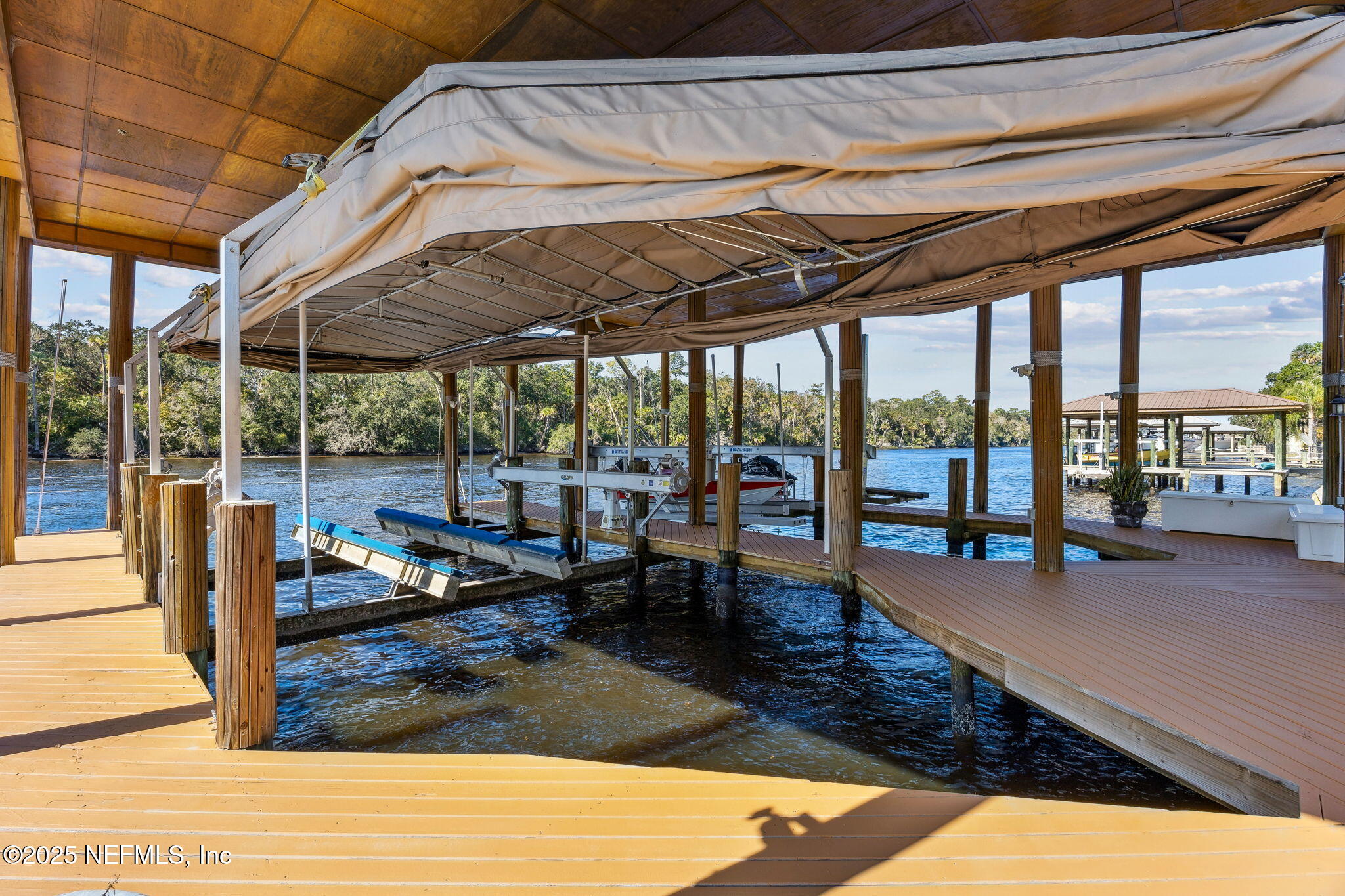 21 N ROSCOE Boulevard