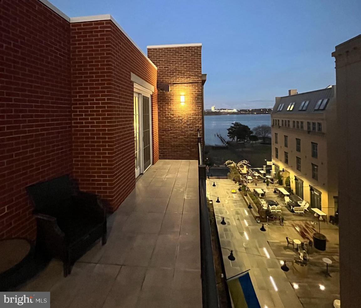 225 Strand STREET Unit: 504