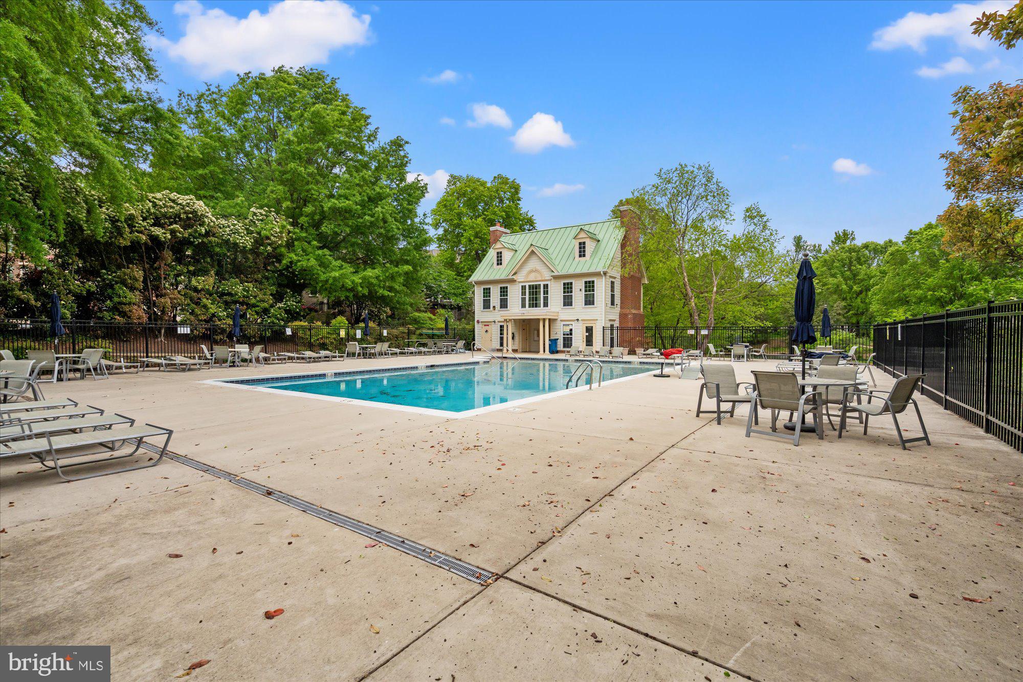 1236 Dartmouth Rd