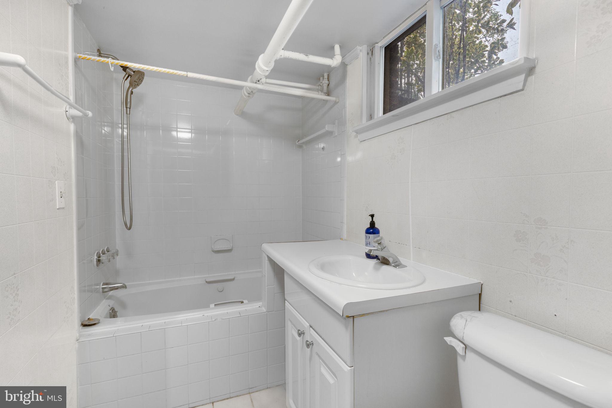 703 BRAXTON PLACE