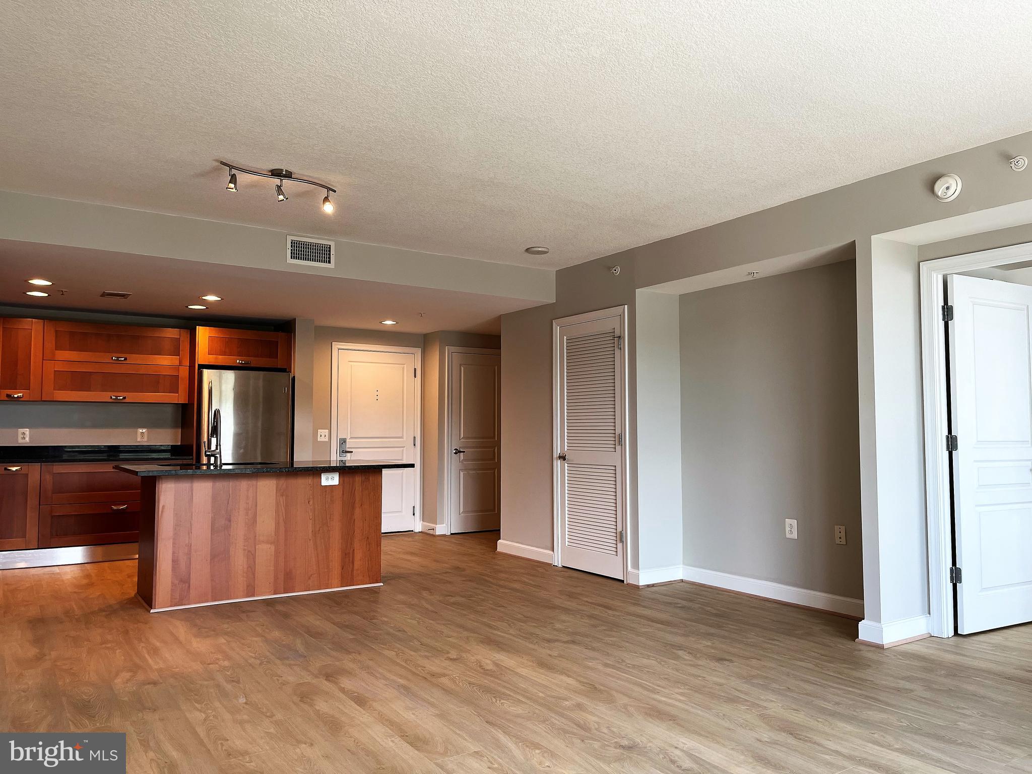 2451 Midtown AVENUE Unit: 917