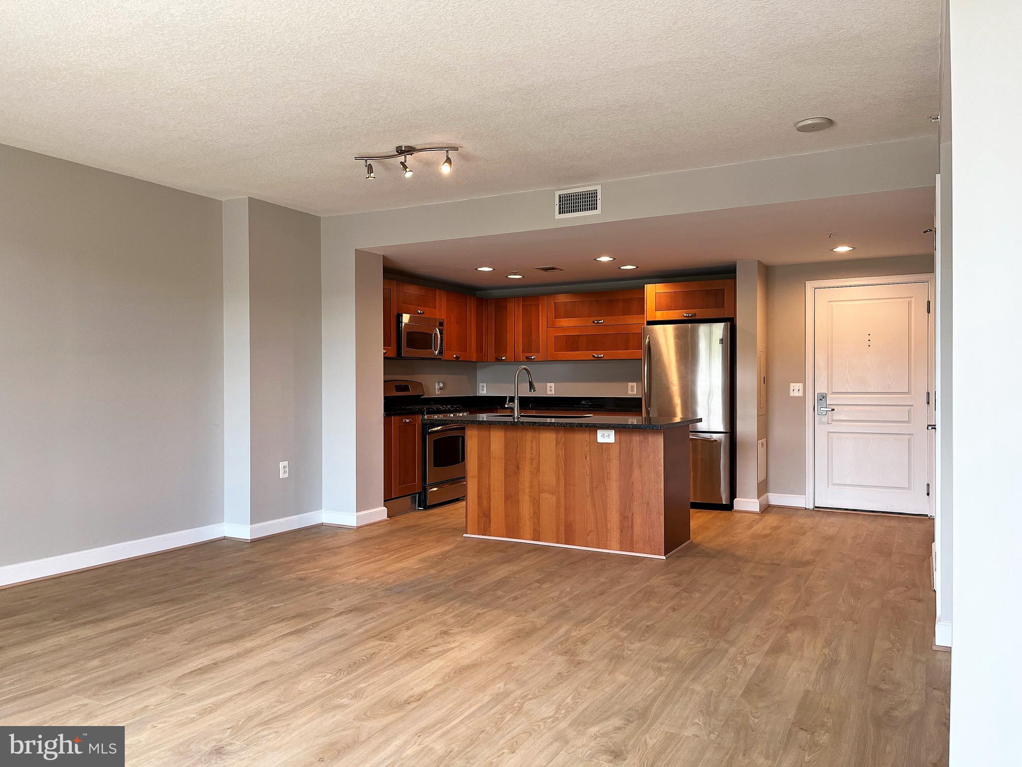 2451 Midtown AVENUE Unit: 917