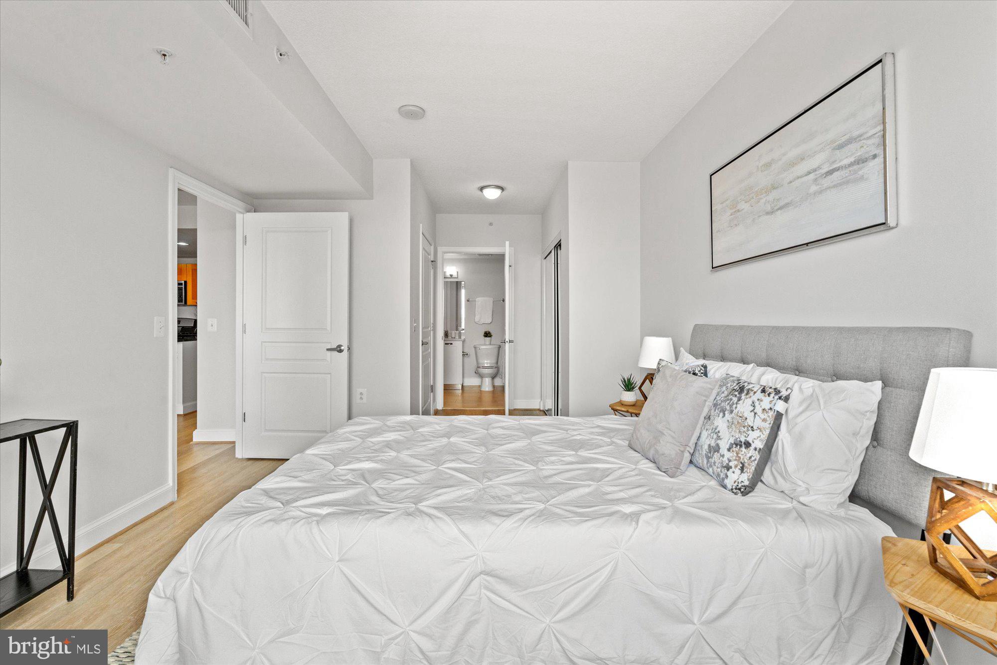 2451 Midtown AVENUE Unit: 1123