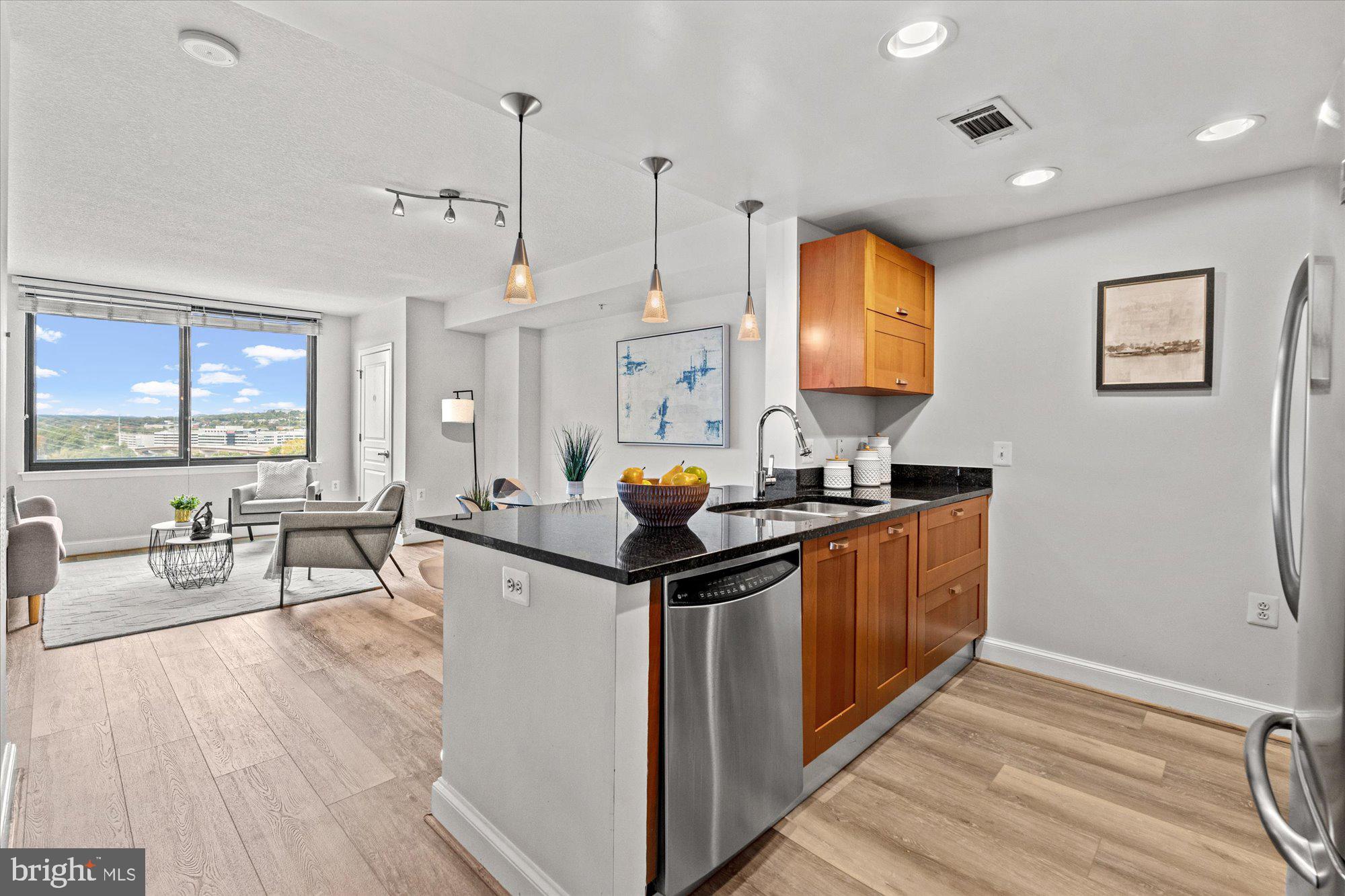 2451 Midtown AVENUE Unit: 1123