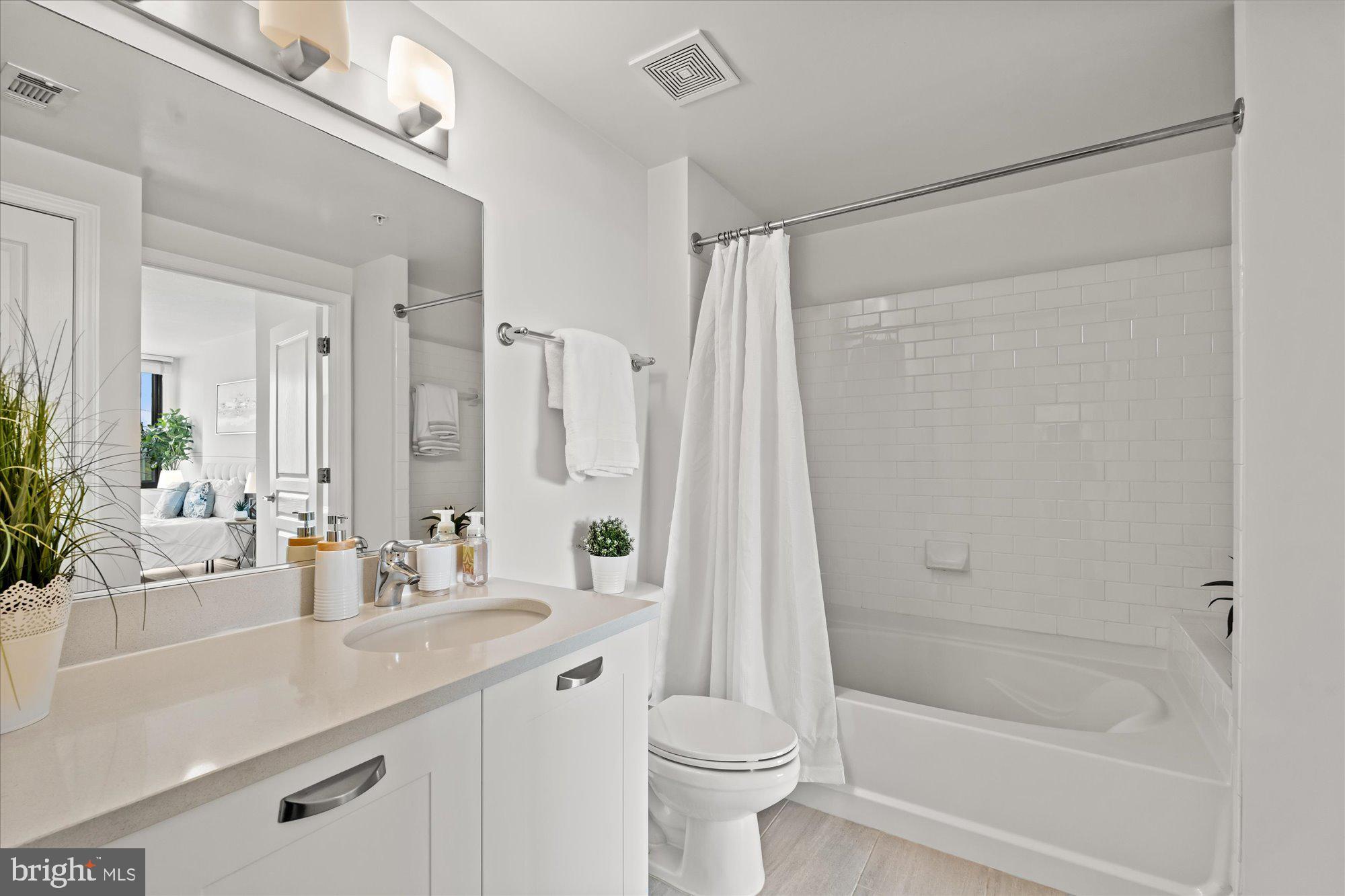 2451 Midtown AVENUE Unit: 1123