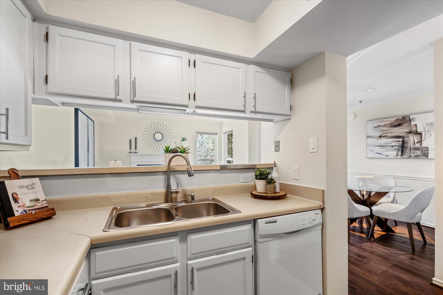 1524 Lincoln WAY Unit: 307