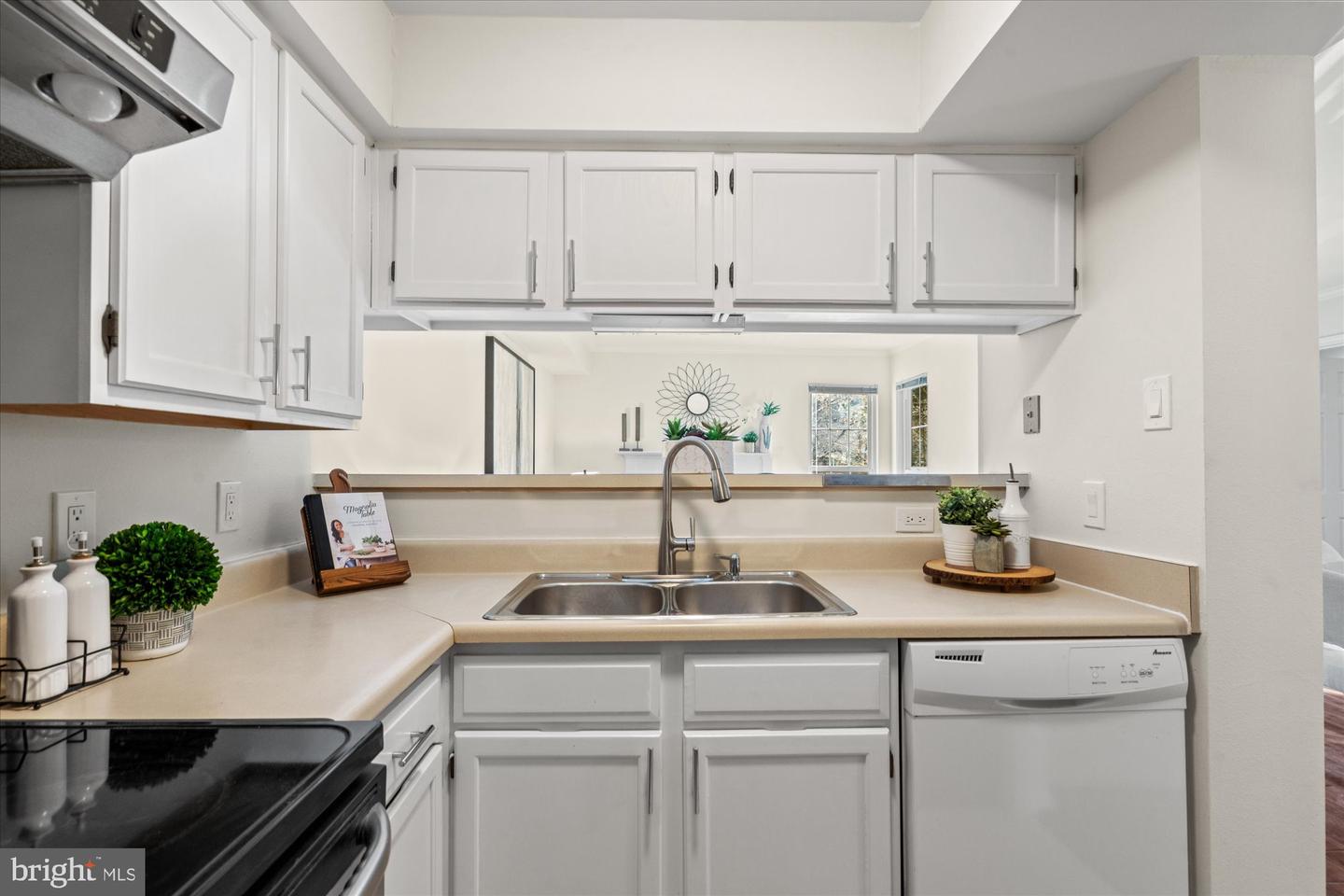 1524 Lincoln WAY Unit: 307