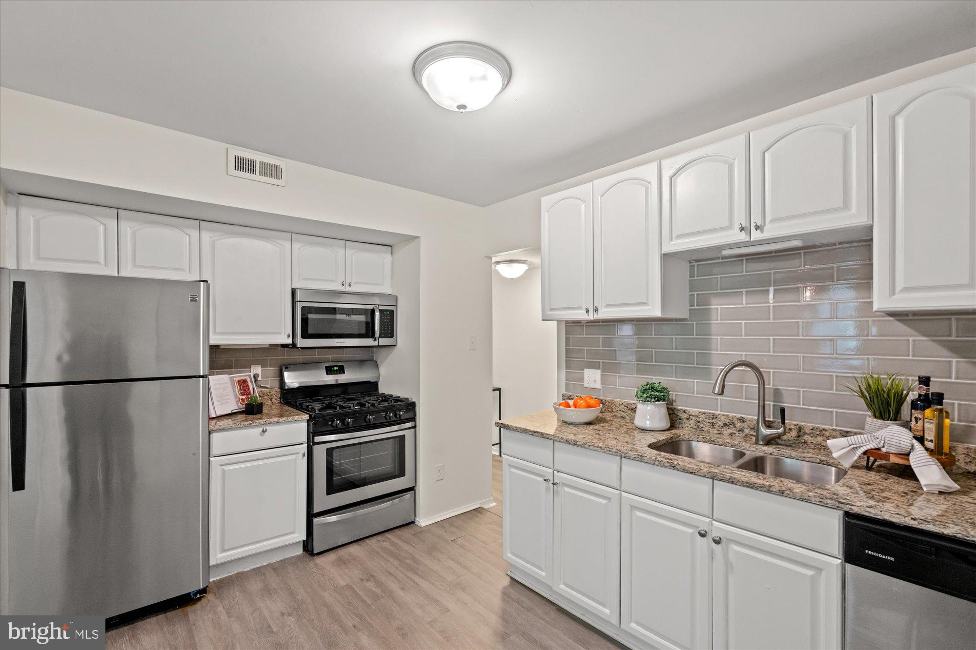1671 Parkcrest Cir #100