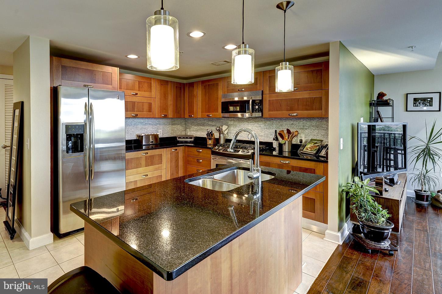 2451 MIDTOWN AVE #914