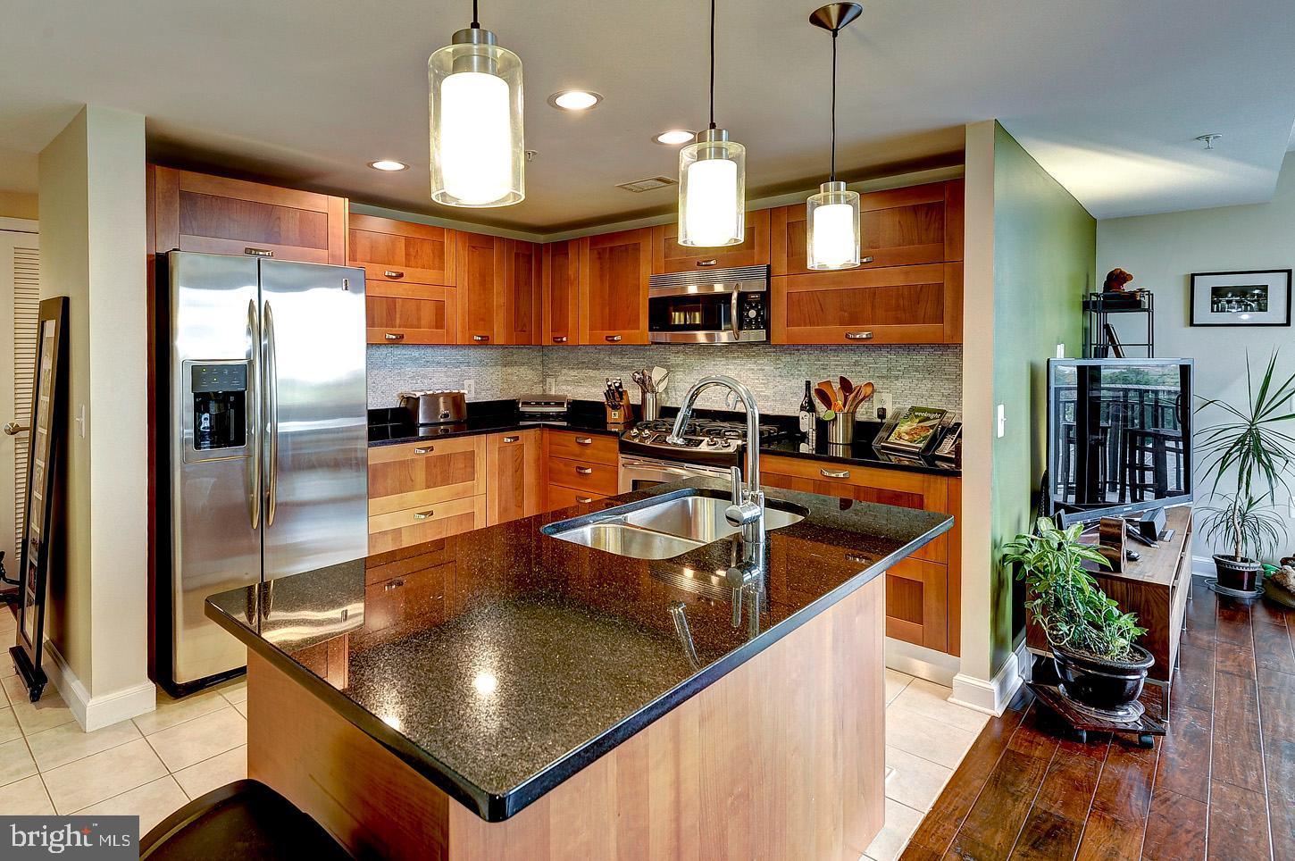 2451 MIDTOWN AVE #914