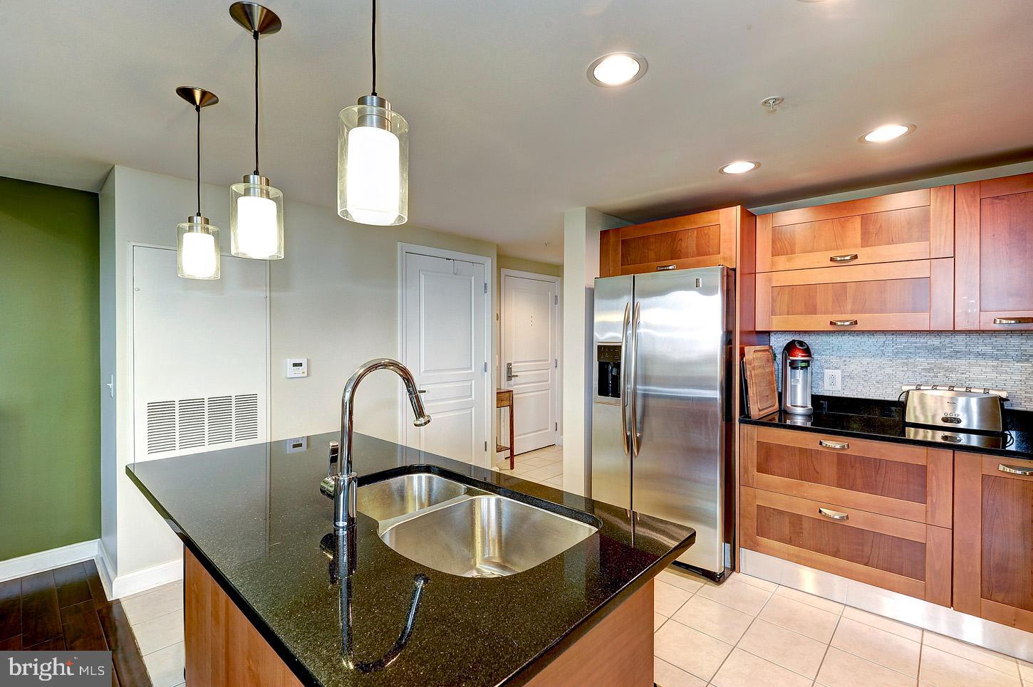 2451 MIDTOWN AVE #914