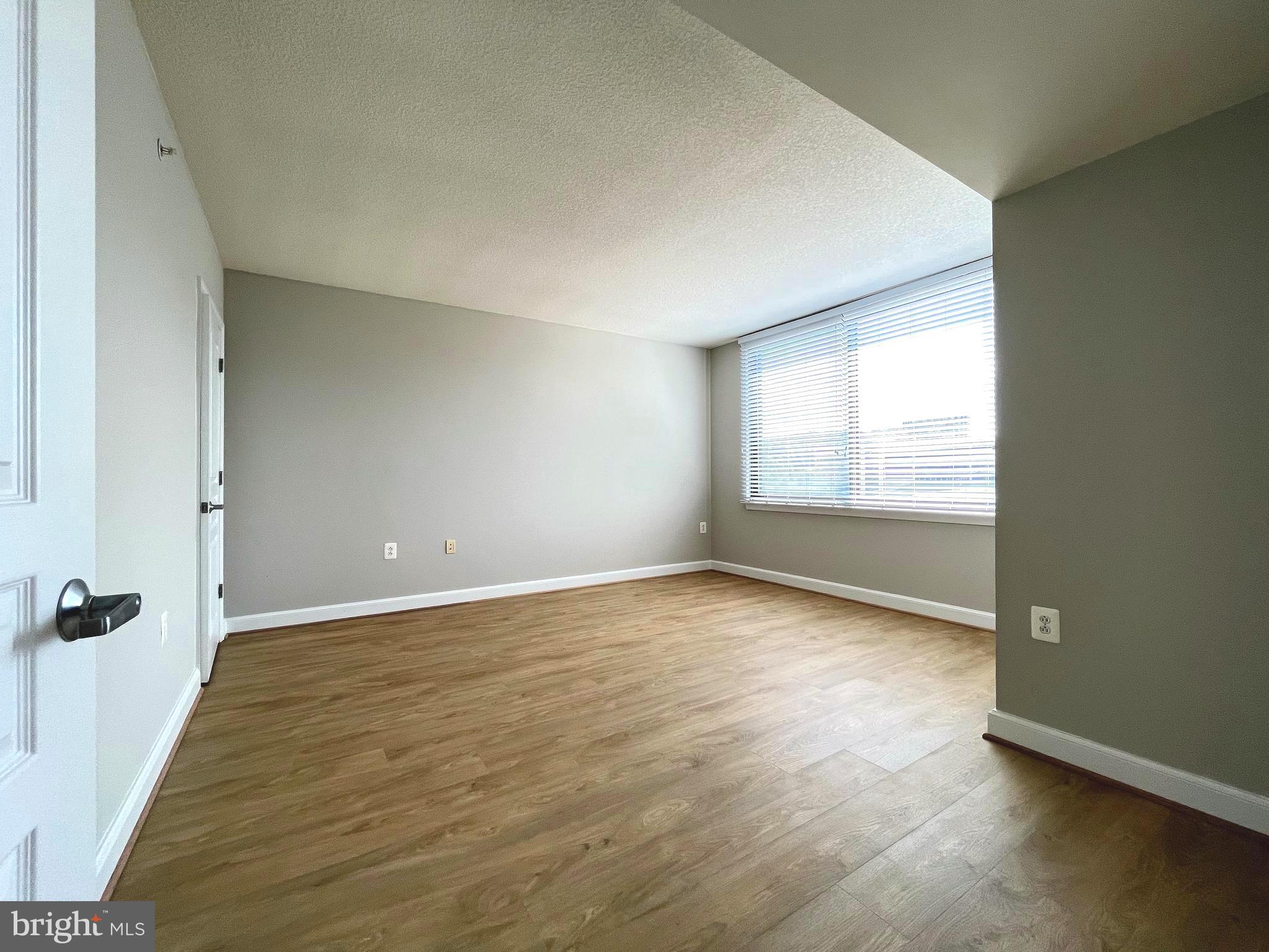 2451 MIDTOWN AVE #917