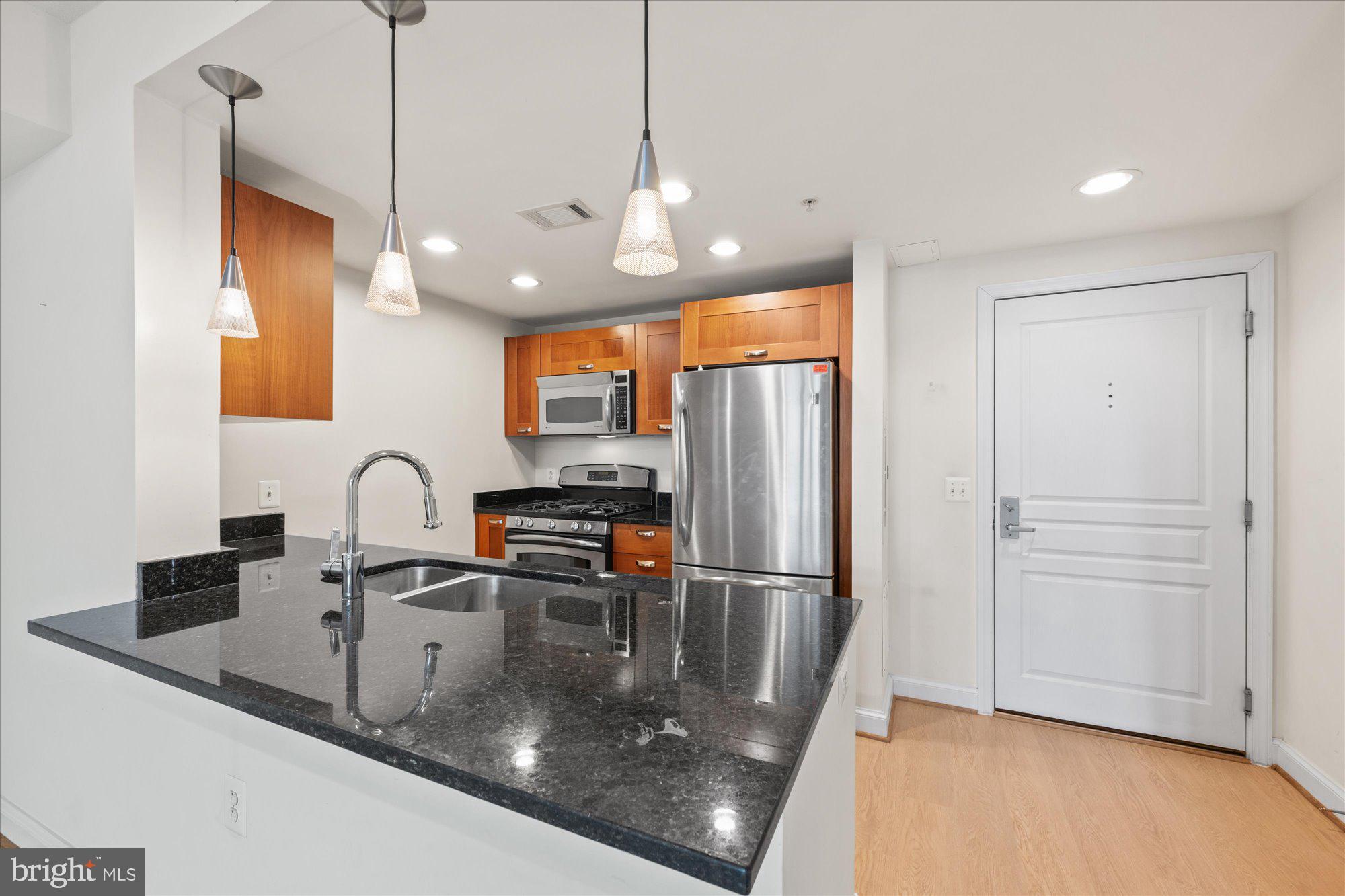 2451 MIDTOWN AVE #724