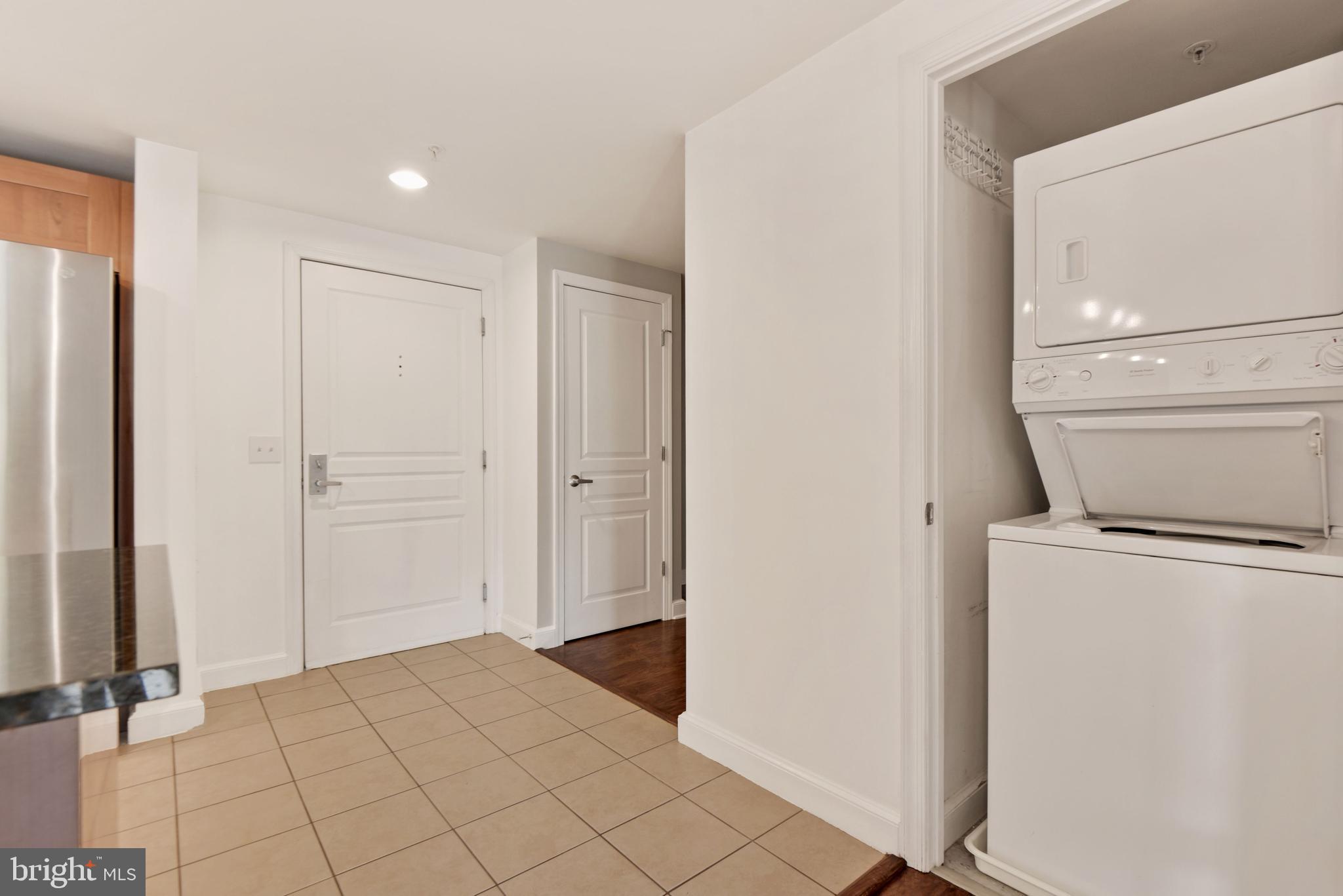 2451 MIDTOWN AVE #516