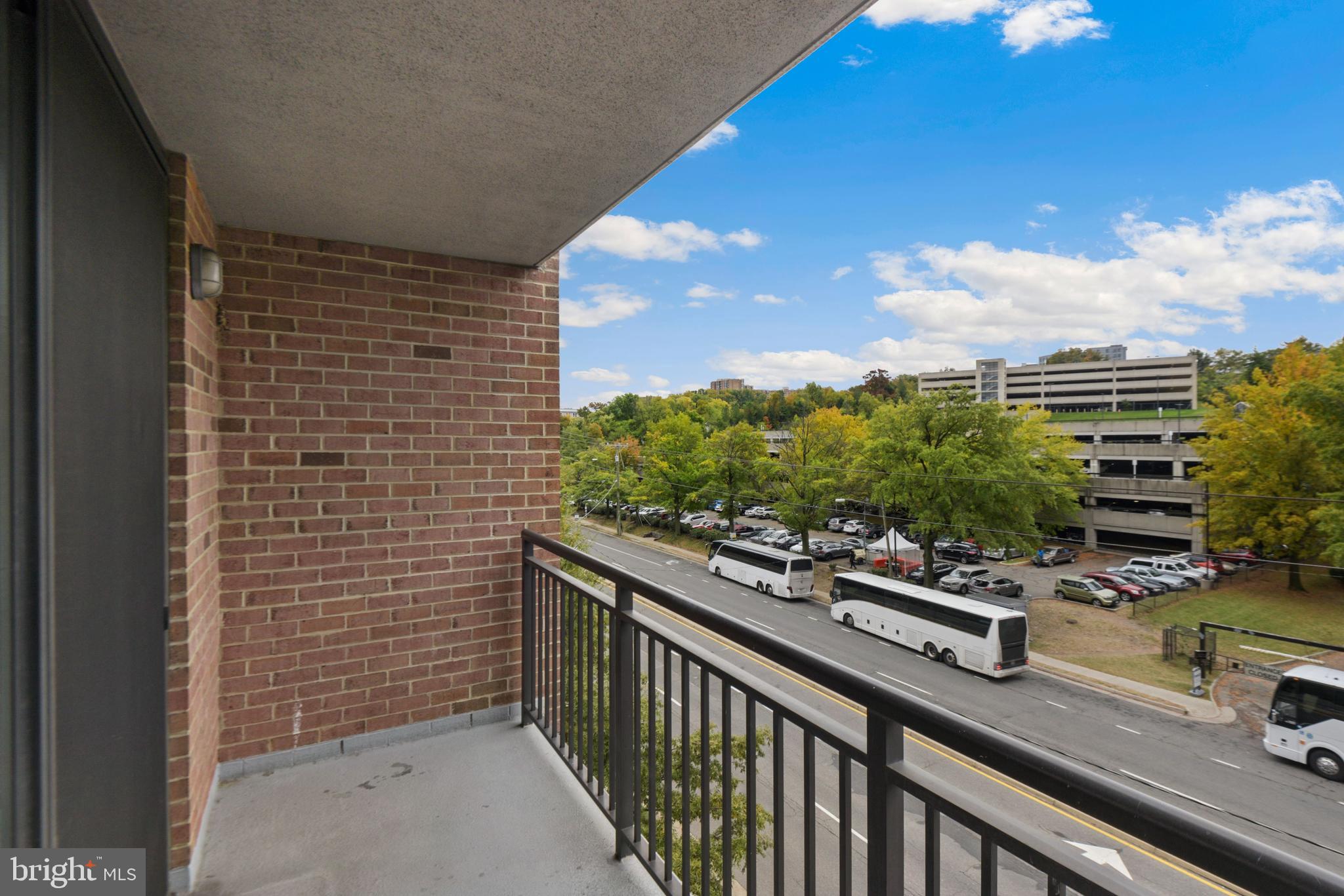 2451 MIDTOWN AVE #516