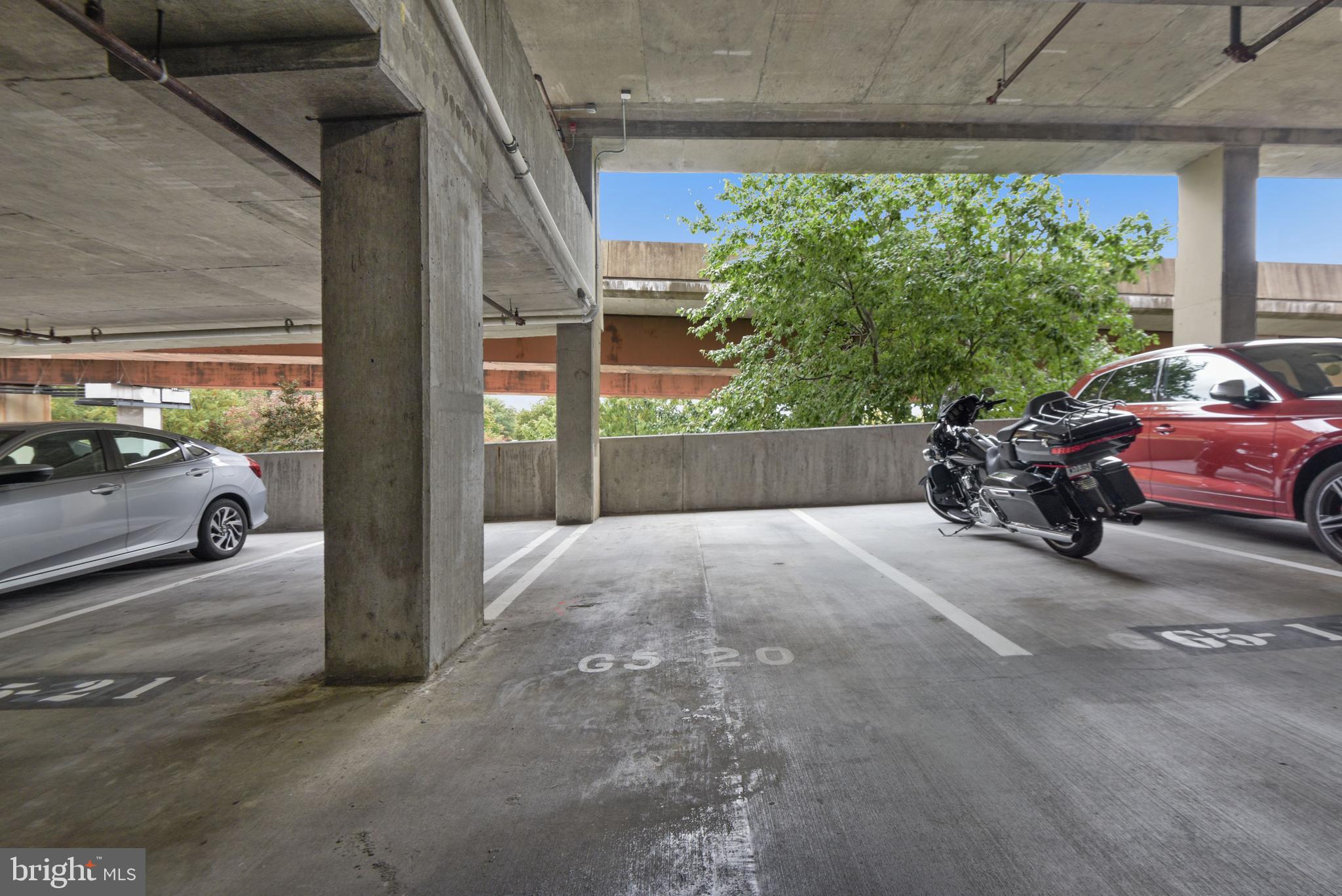 2451 MIDTOWN AVE #516