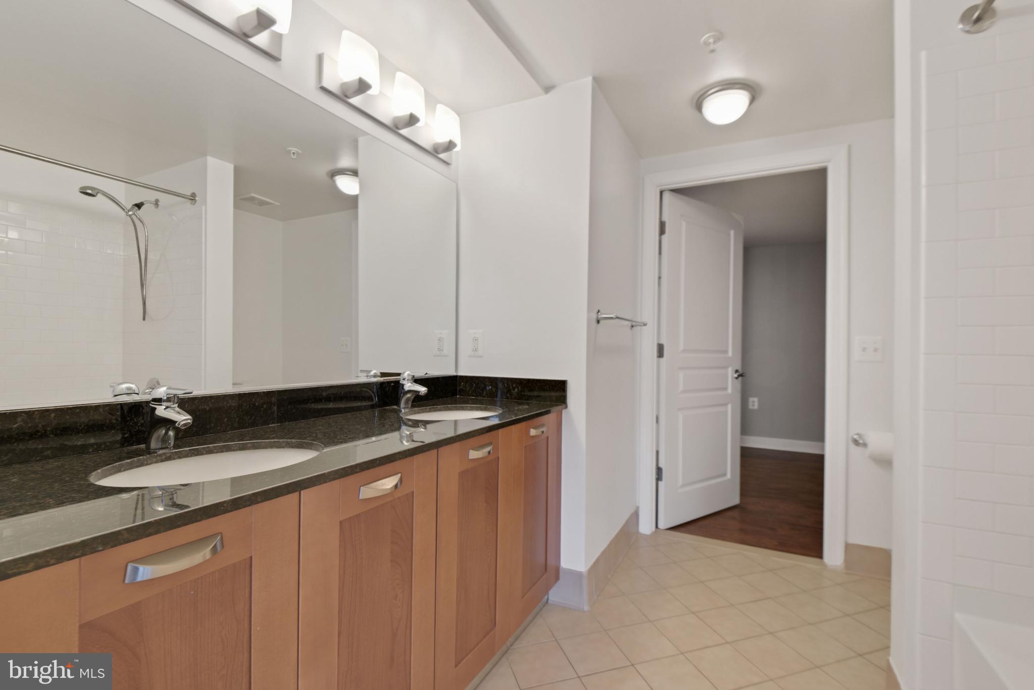 2451 MIDTOWN AVE #516