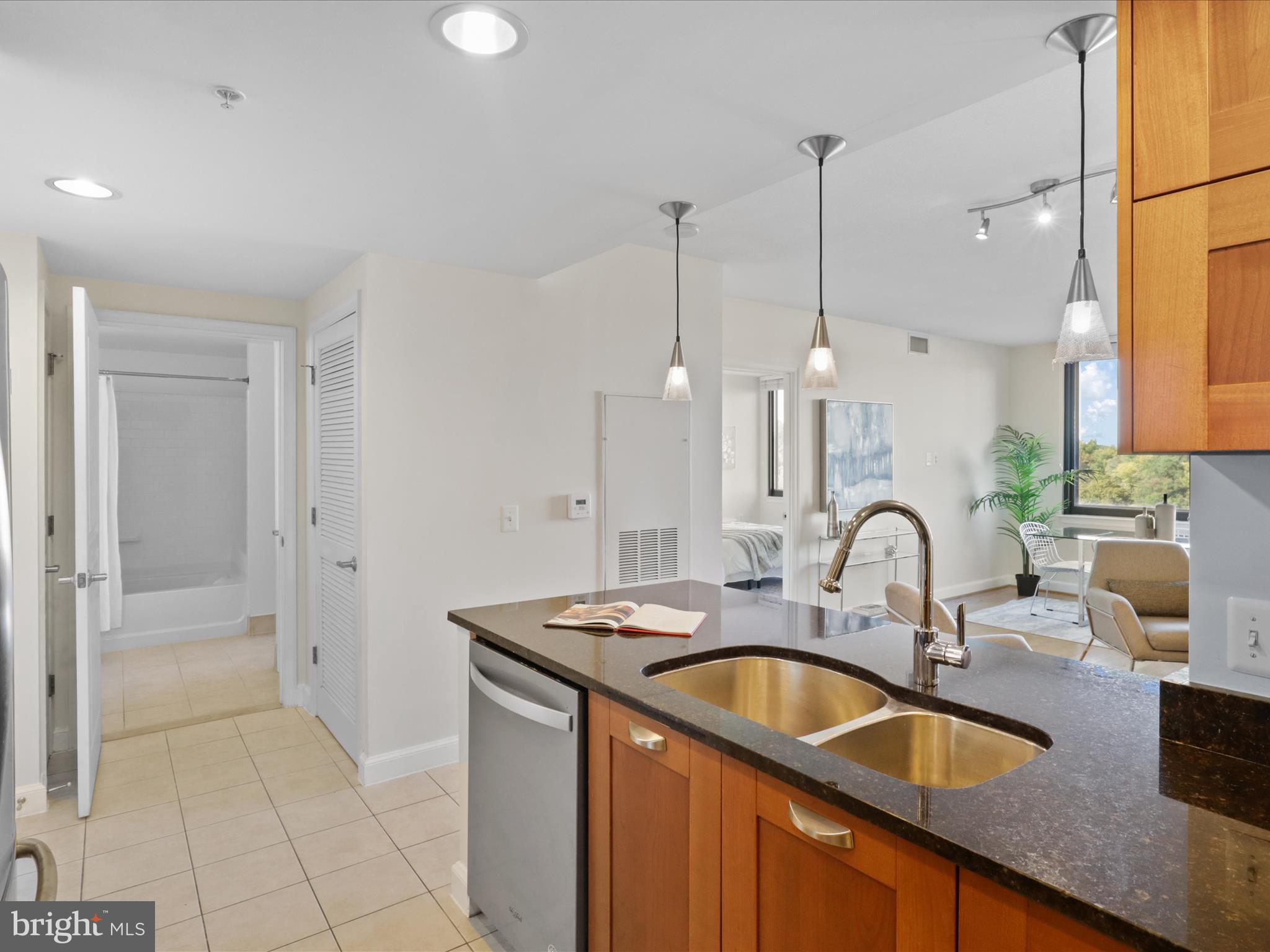 2451 MIDTOWN AVENUE 921
