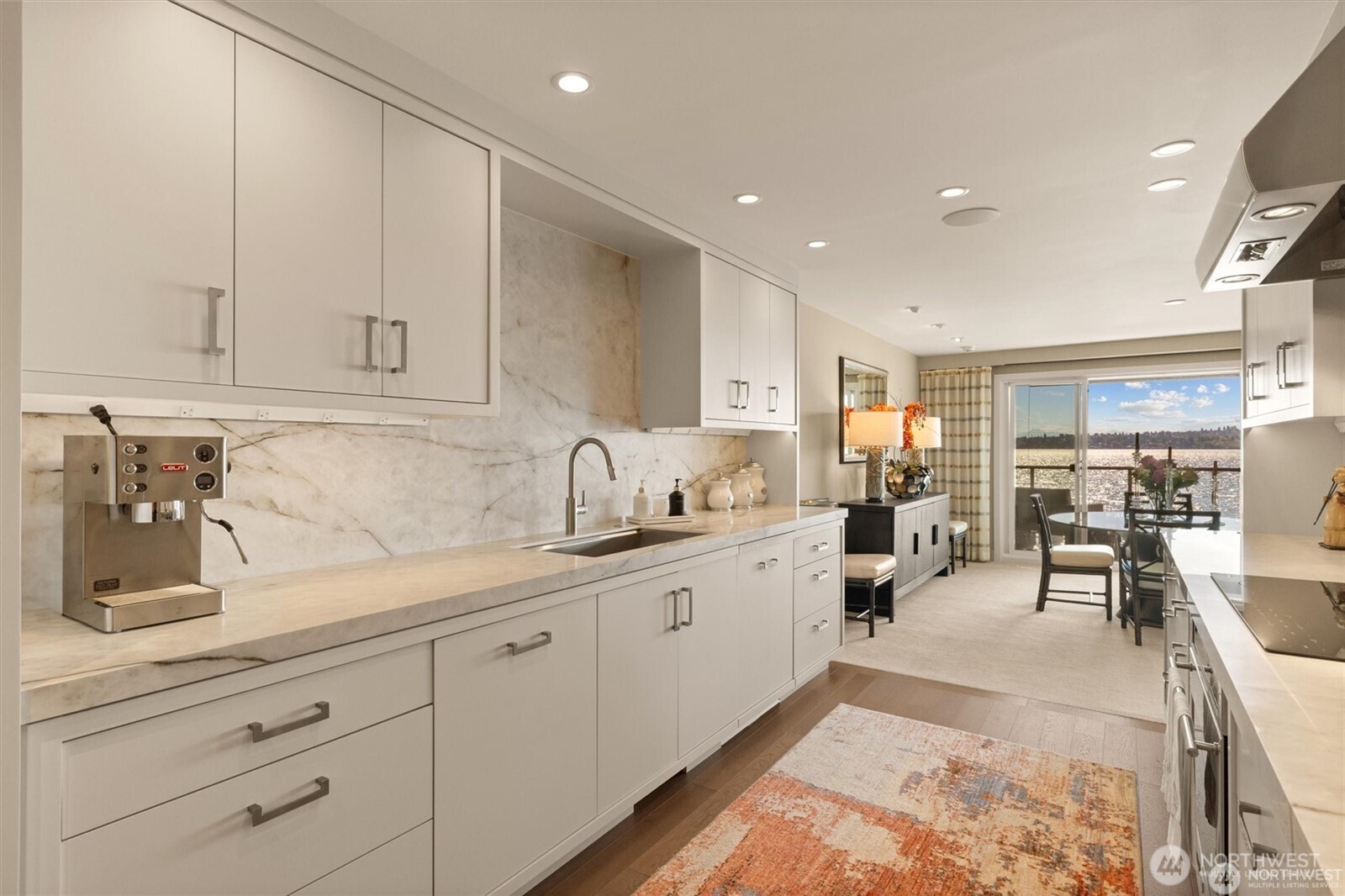 827 Lake Street S Unit: 207