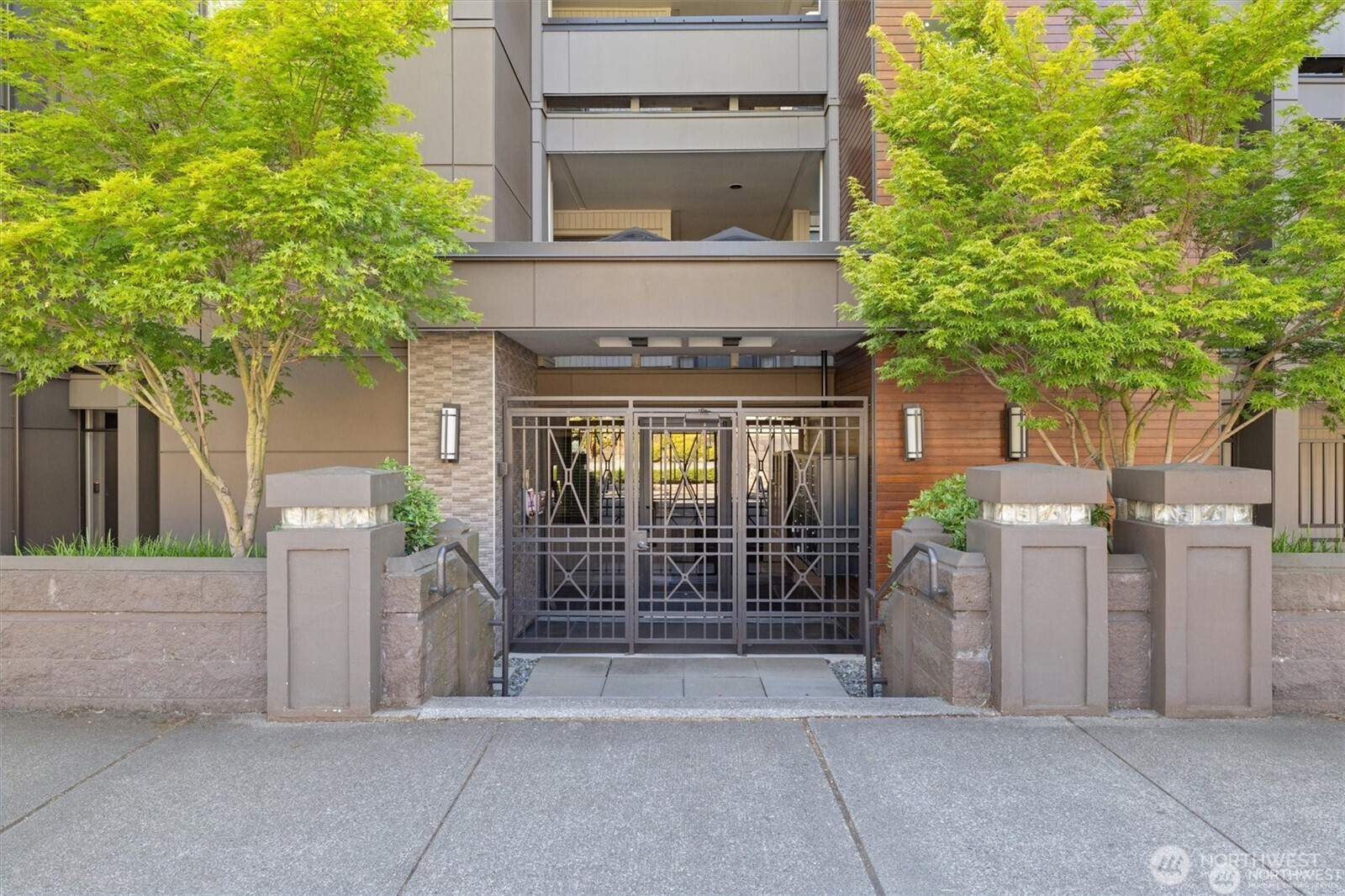 827 Lake Street S Unit: 207