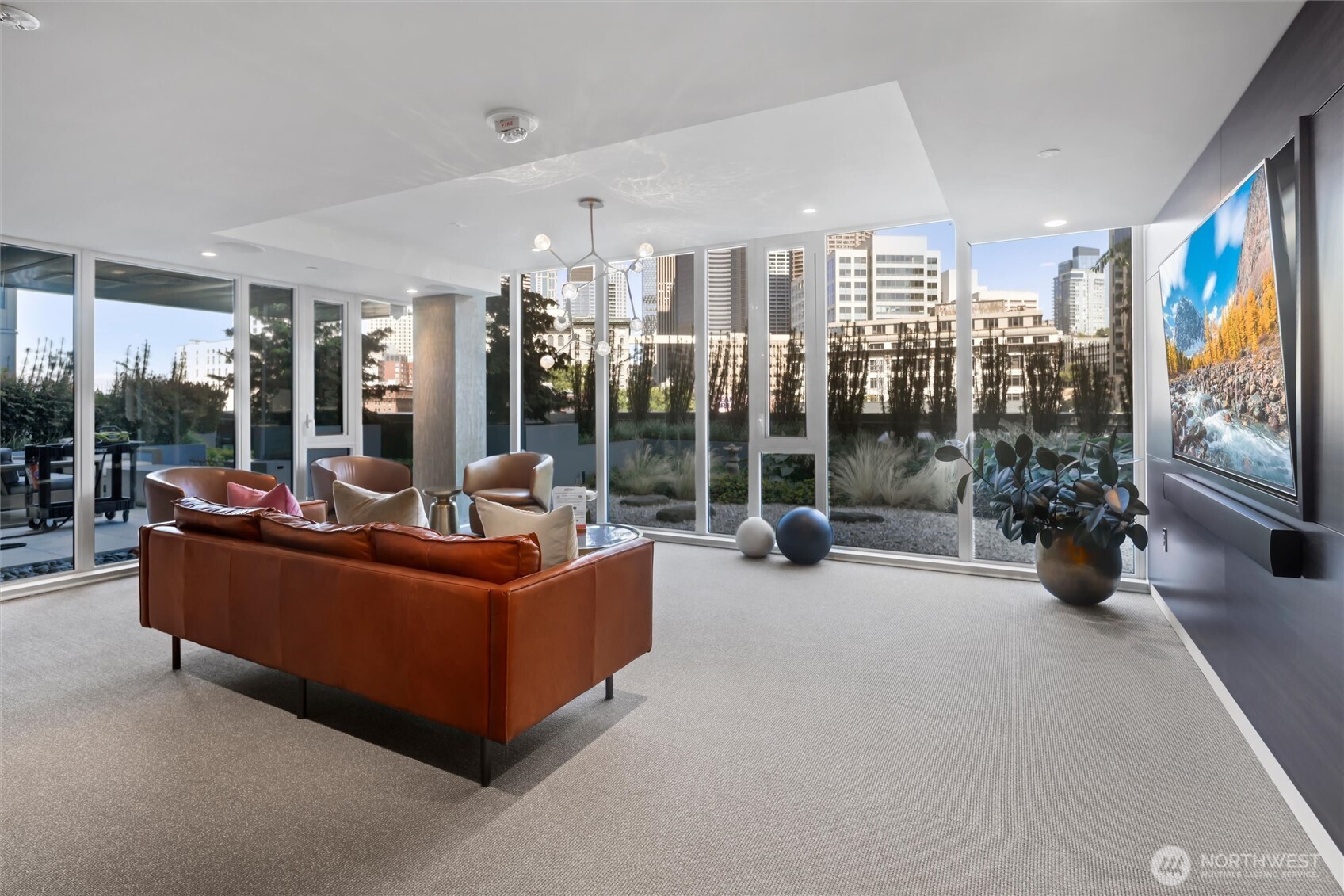 405 S Main Street Unit: 811