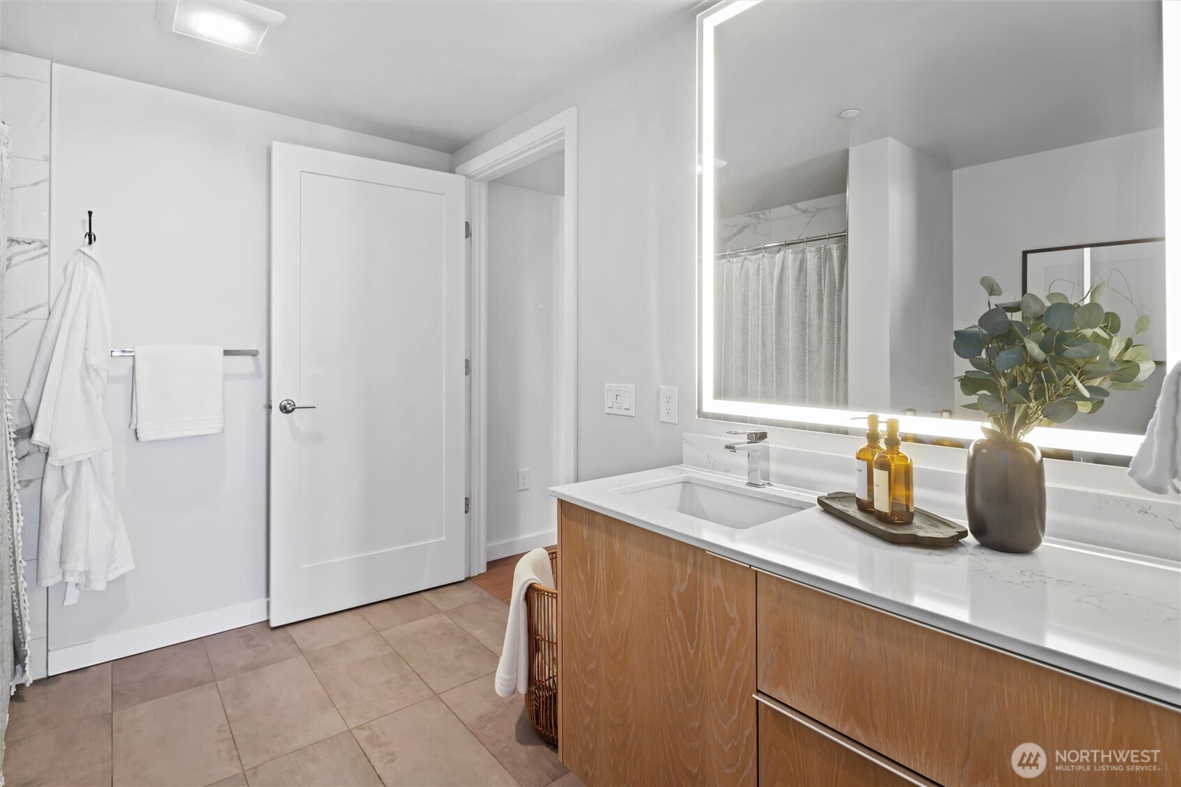405 S Main Street Unit: 811