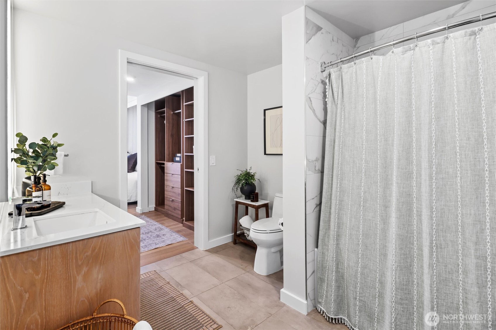405 S Main Street Unit: 811